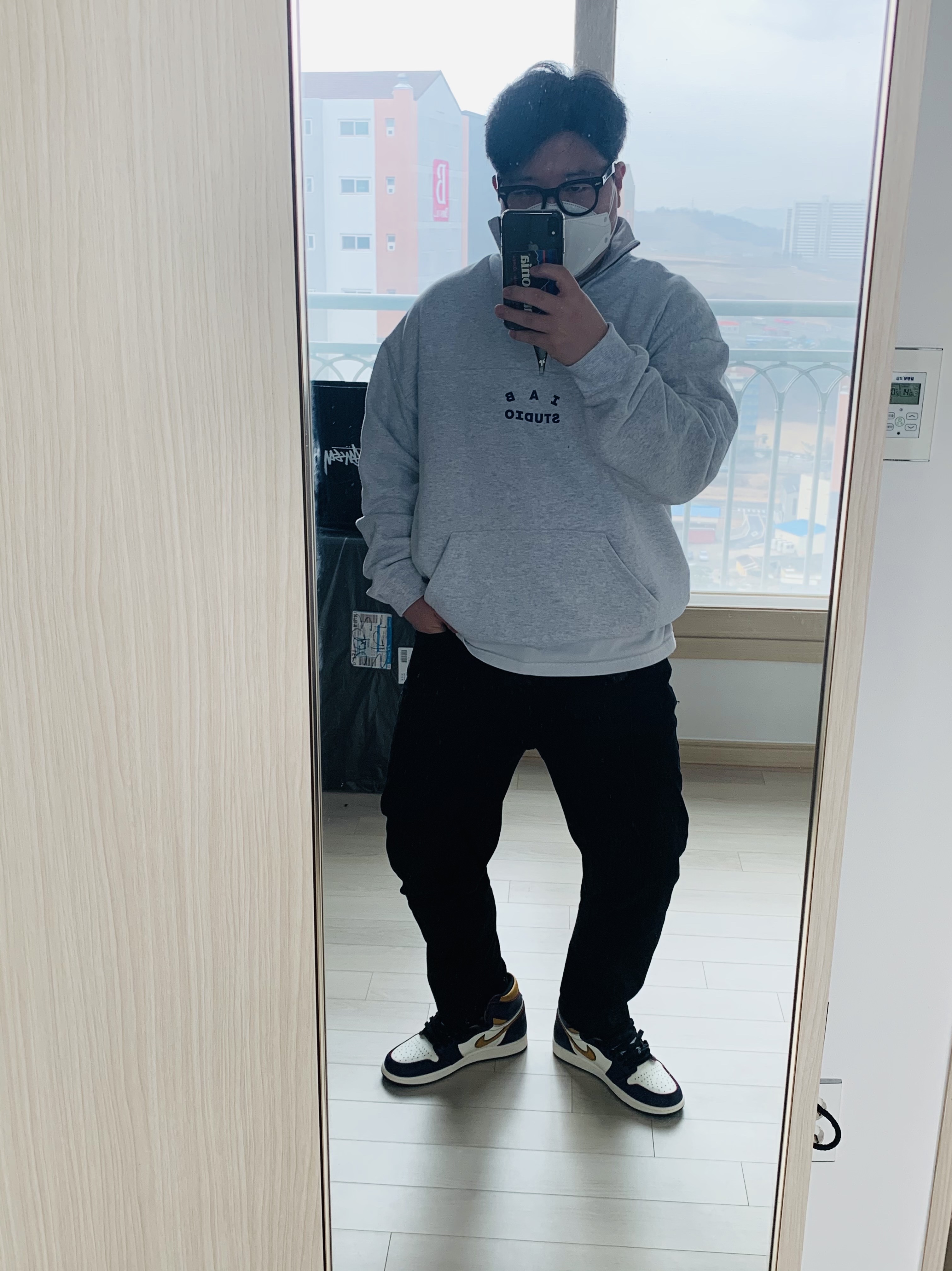 IAB Studio Half Zip Pullover Light Gray, Jordan 1 Retro High OG Defiant SB LA to Chicago 착용 스타일