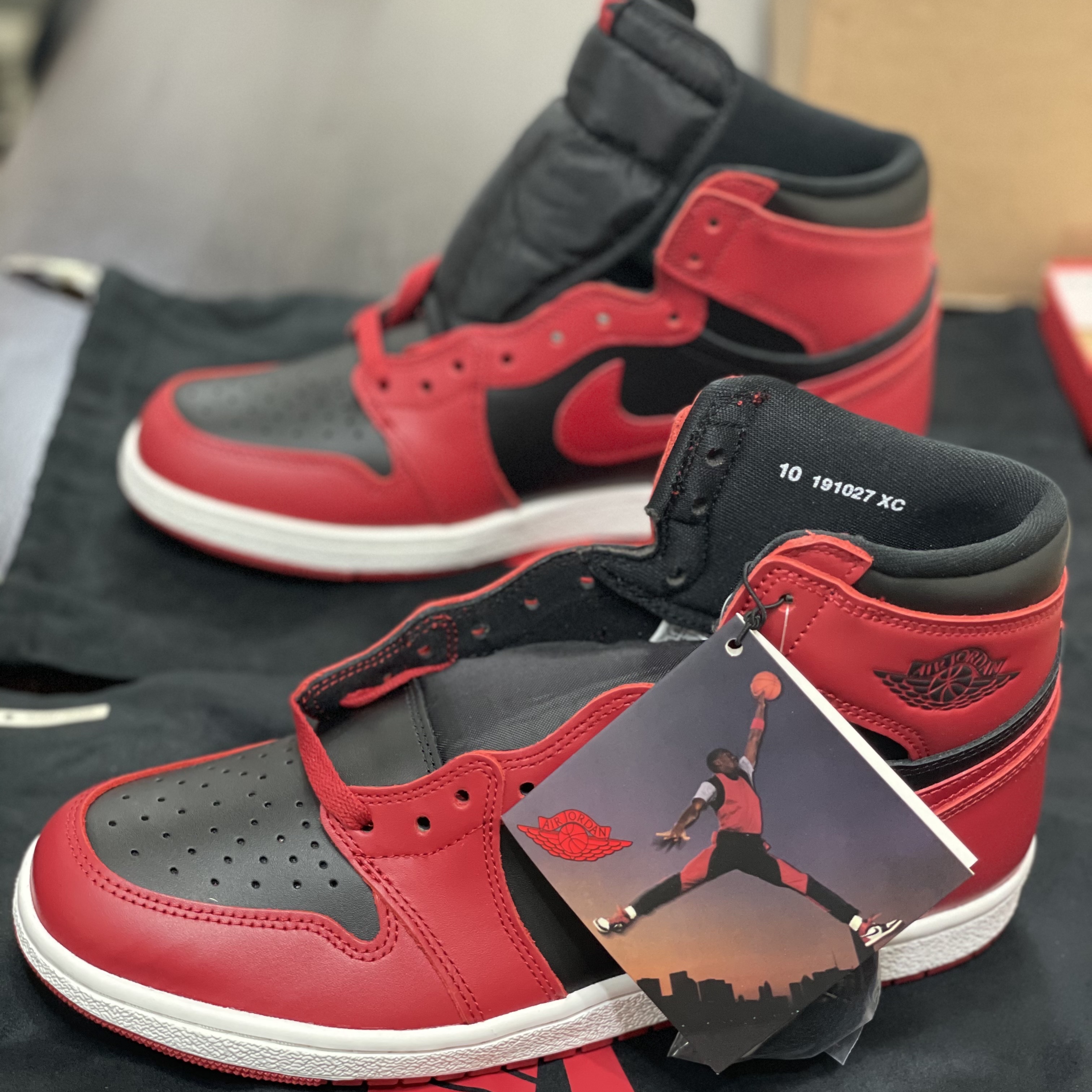 Jordan 1 High 85 Varsity Red 착용 스타일 - 1