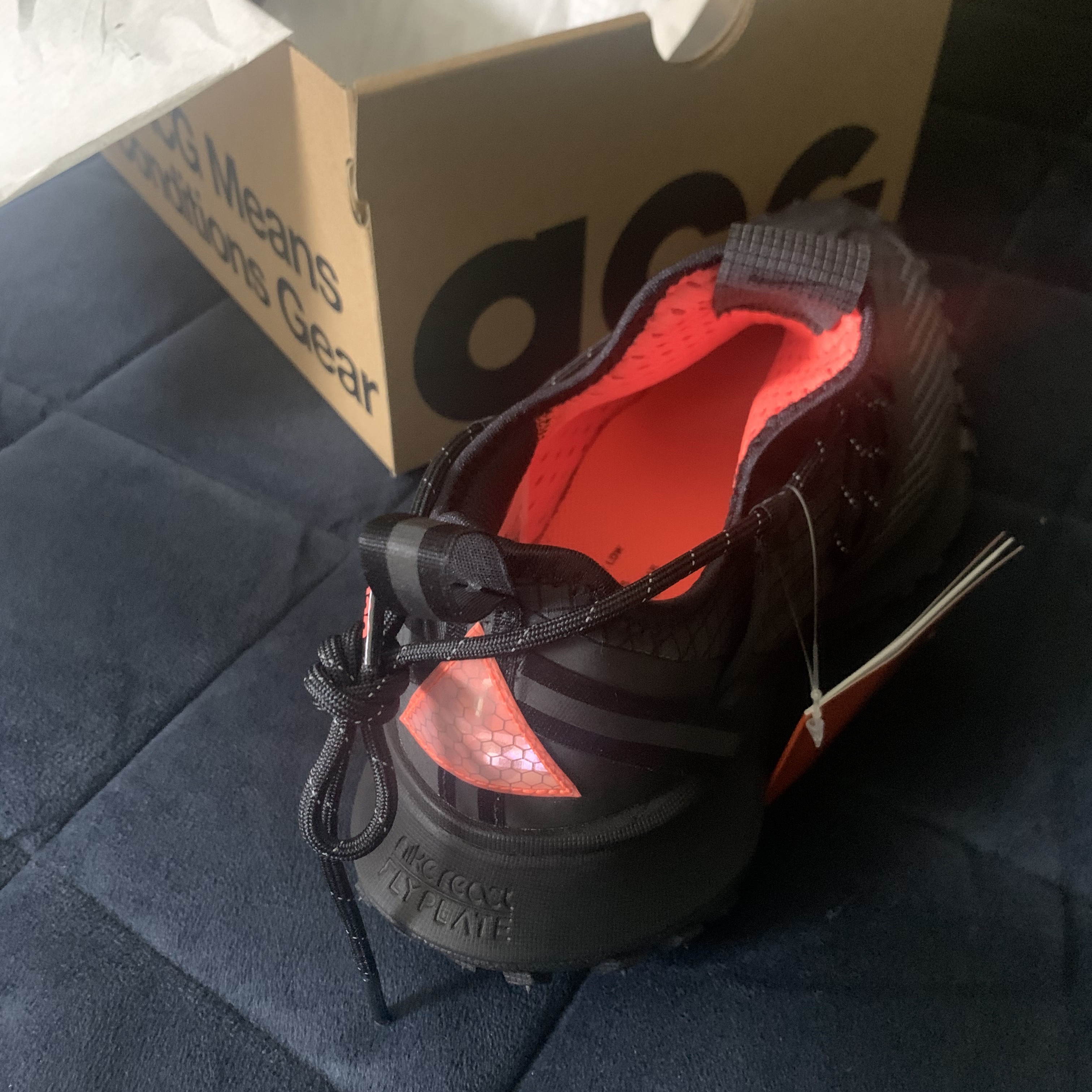 Nike ACG Mountain Fly Low Anthracite 착용 스타일 - 3