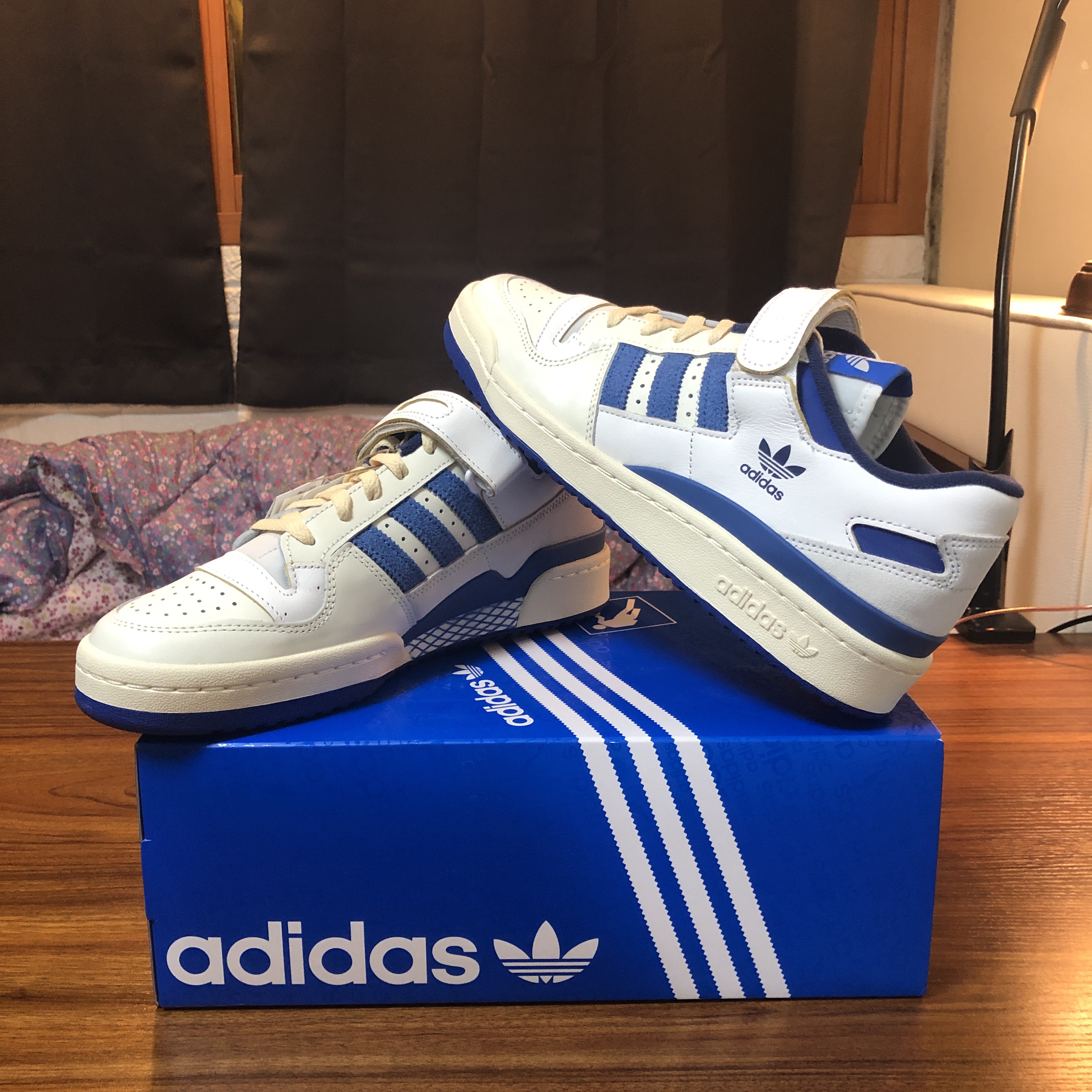 Adidas OG Forum 84 Low Blue Thread 착용 스타일 - 1