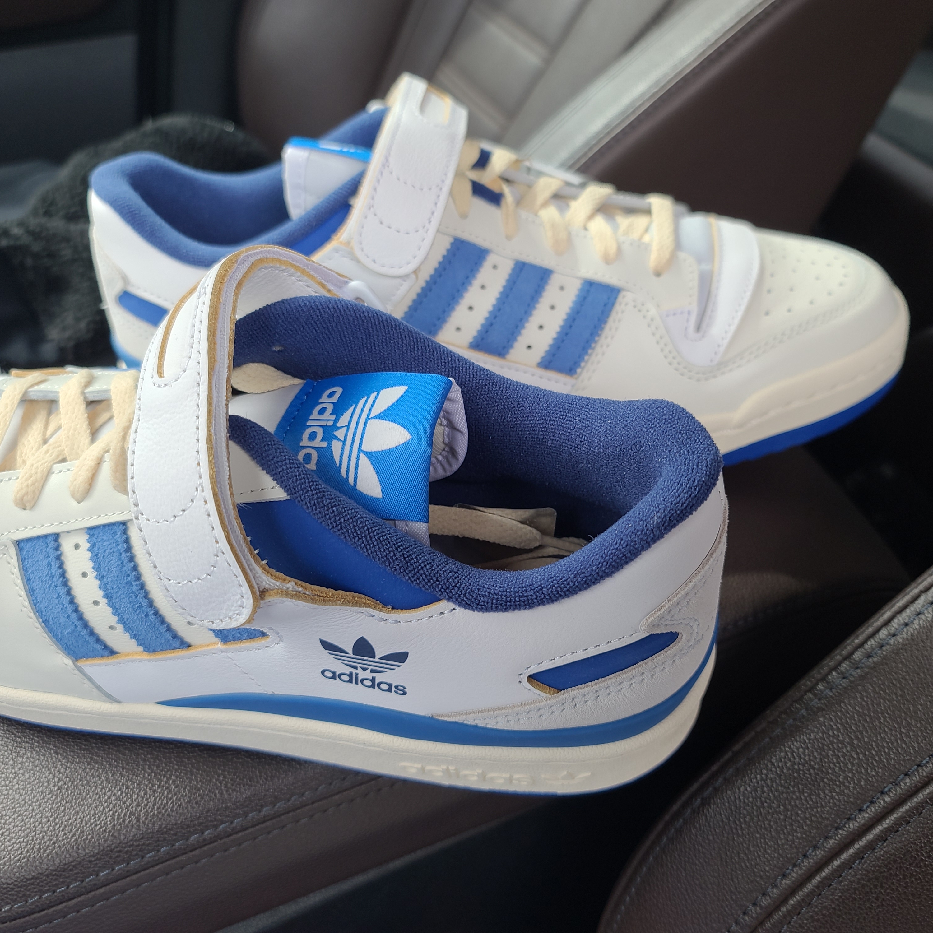 Adidas OG Forum 84 Low Blue Thread 착용 스타일 - 3