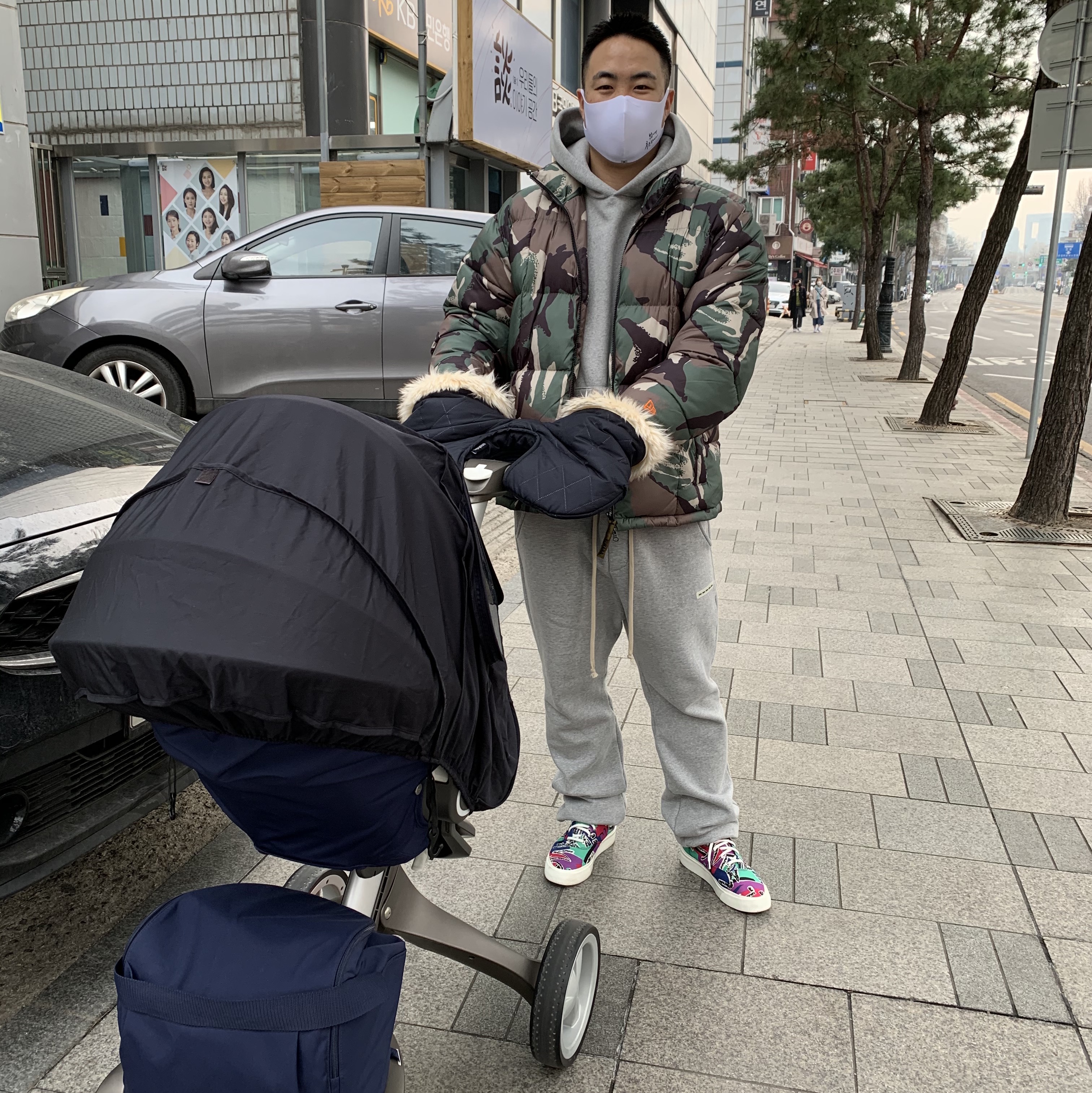 Converse x Fear of God Essentials Skid Grip Hi 착용 스타일 - 1
