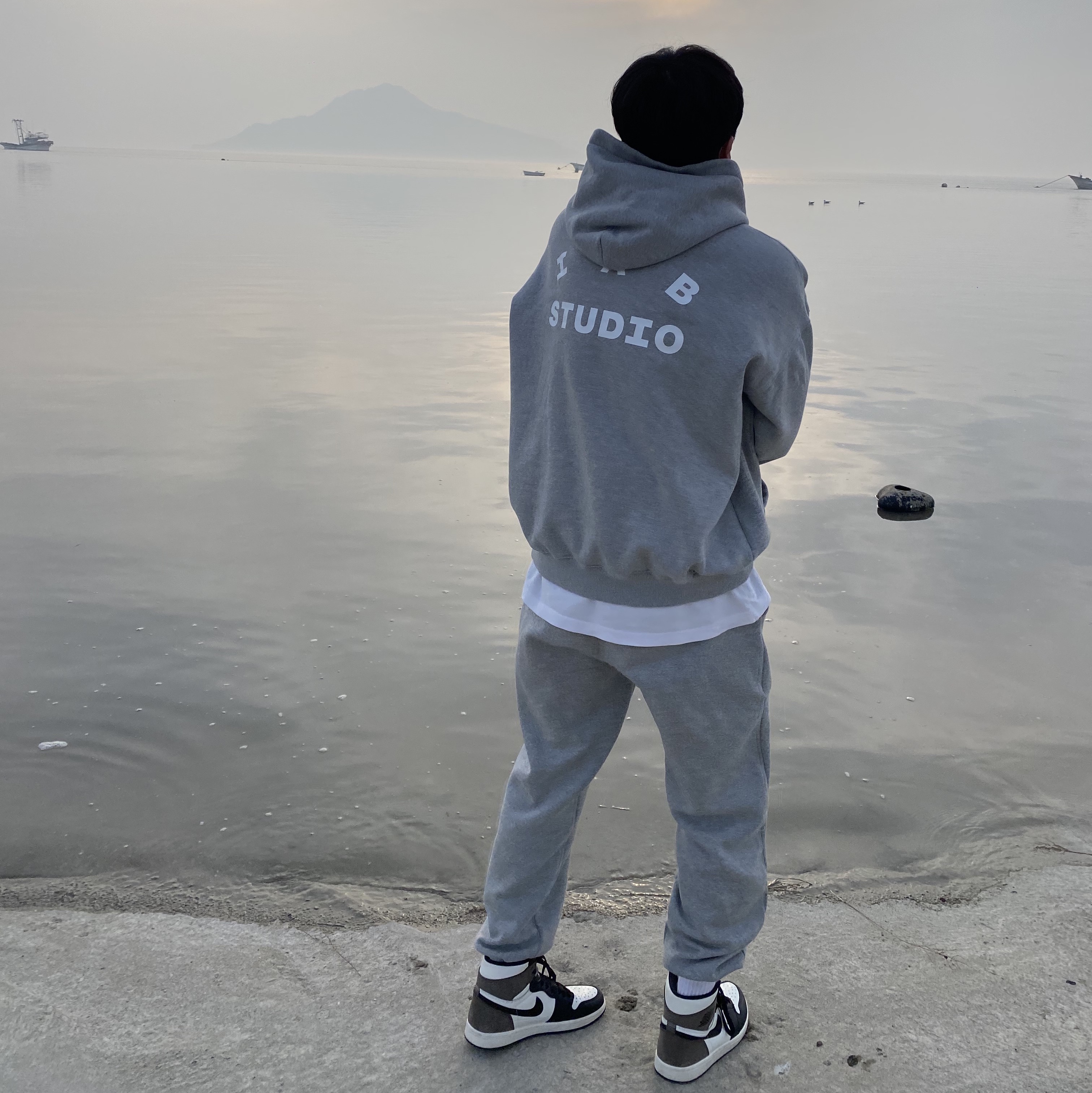 Jordan 1 Retro High OG Black Mocha, IAB Studio Hoodie Gray - 21SS 착용 스타일