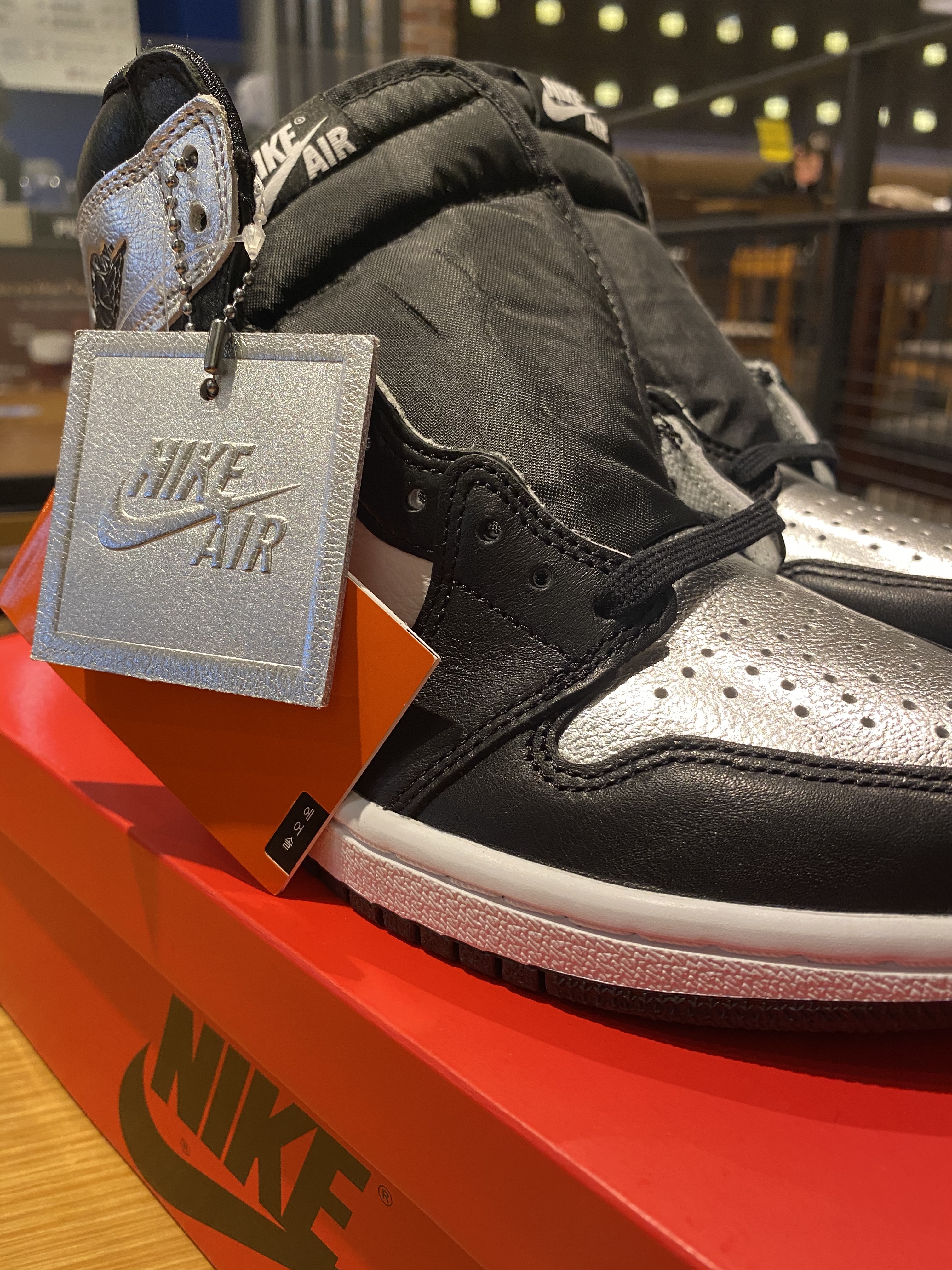 (W) Jordan 1 Retro High OG Silver Toe 착용 스타일 - 4