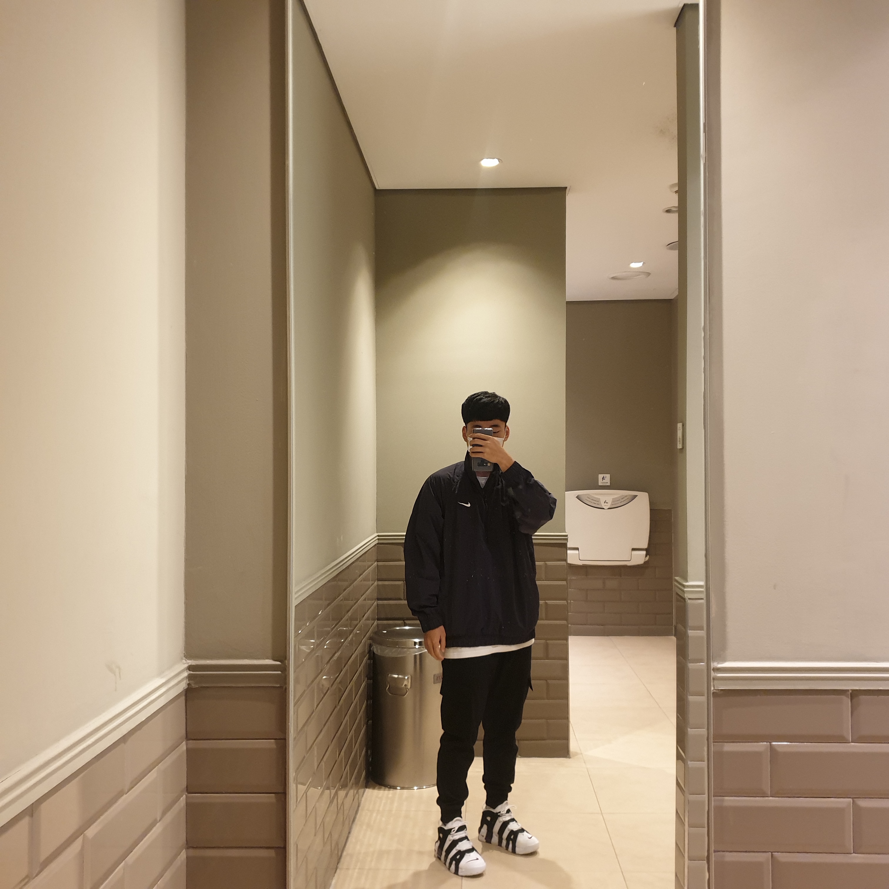 Nike Air More Uptempo Scottie Pippen, Nike x Stussy Windrunner Jacket Off Noir 착용 스타일