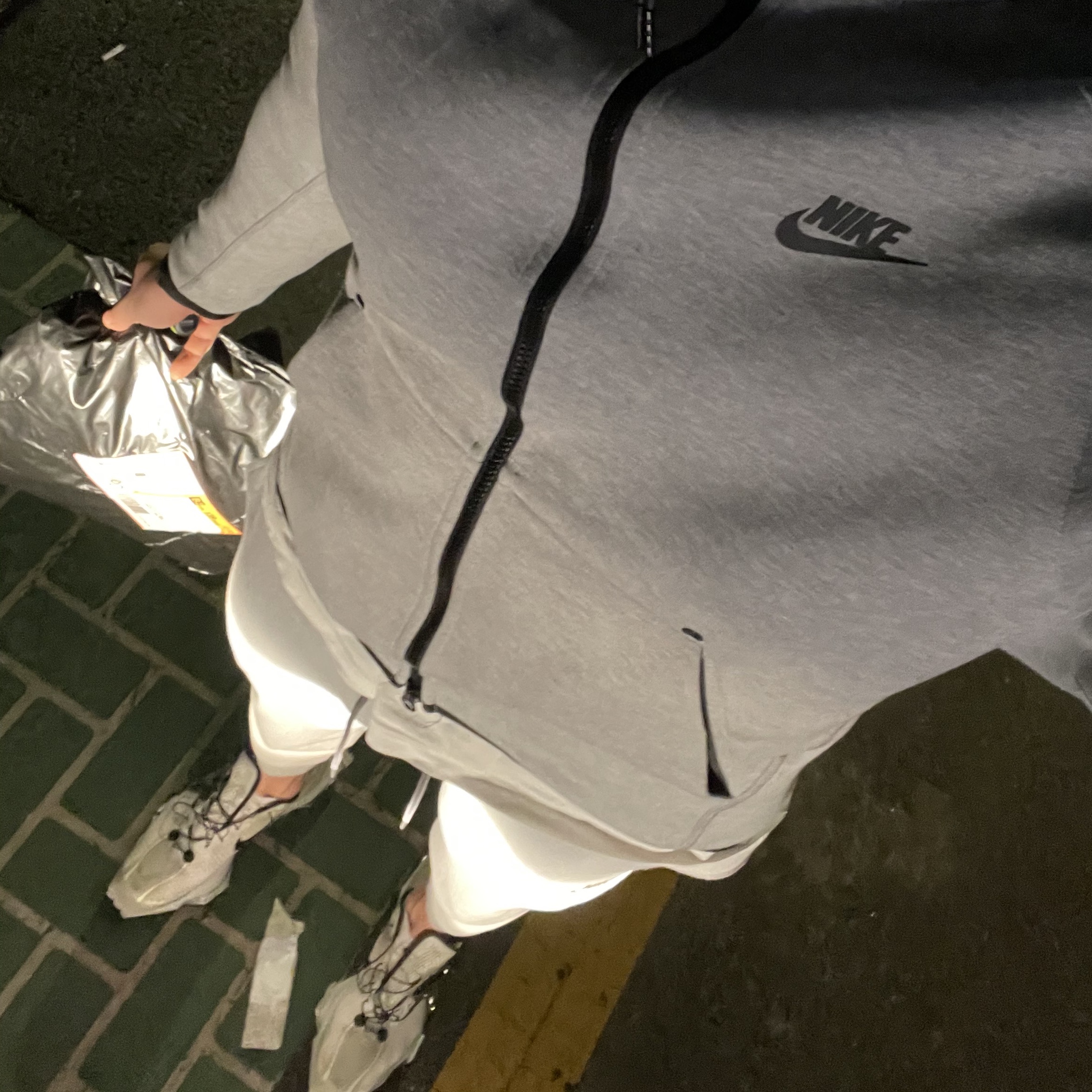 Nike x Matthew M Williams Zoom 004 Stone, Nike Air Moc Tech Fleece Grey 착용 스타일