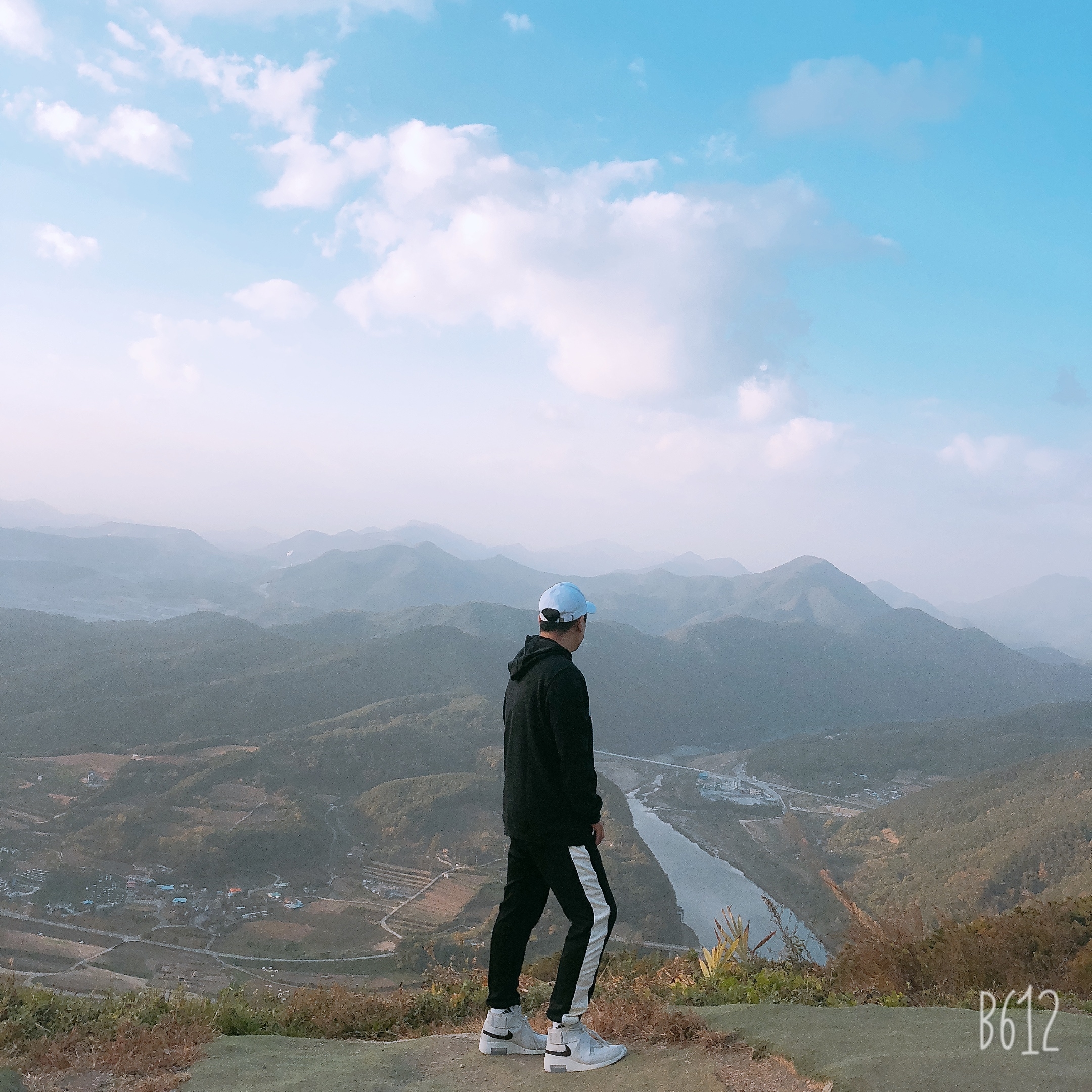 Nike x Fear of God Air Fear of God Raid Light Bone 착용 스타일