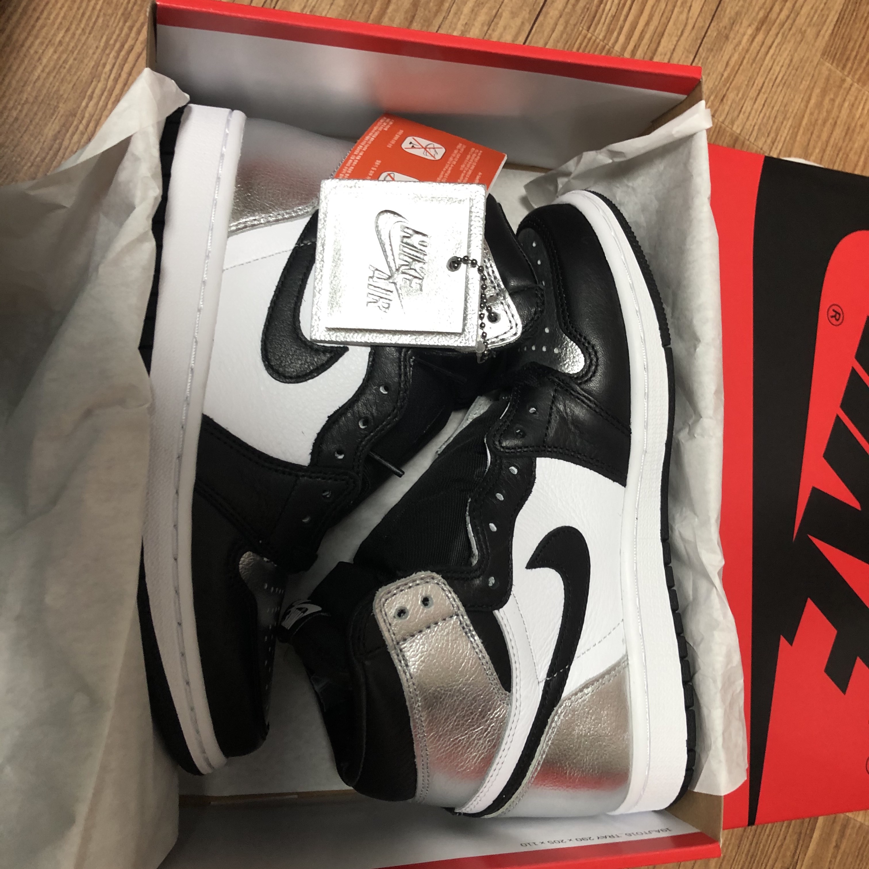 (W) Jordan 1 Retro High OG Silver Toe 착용 스타일