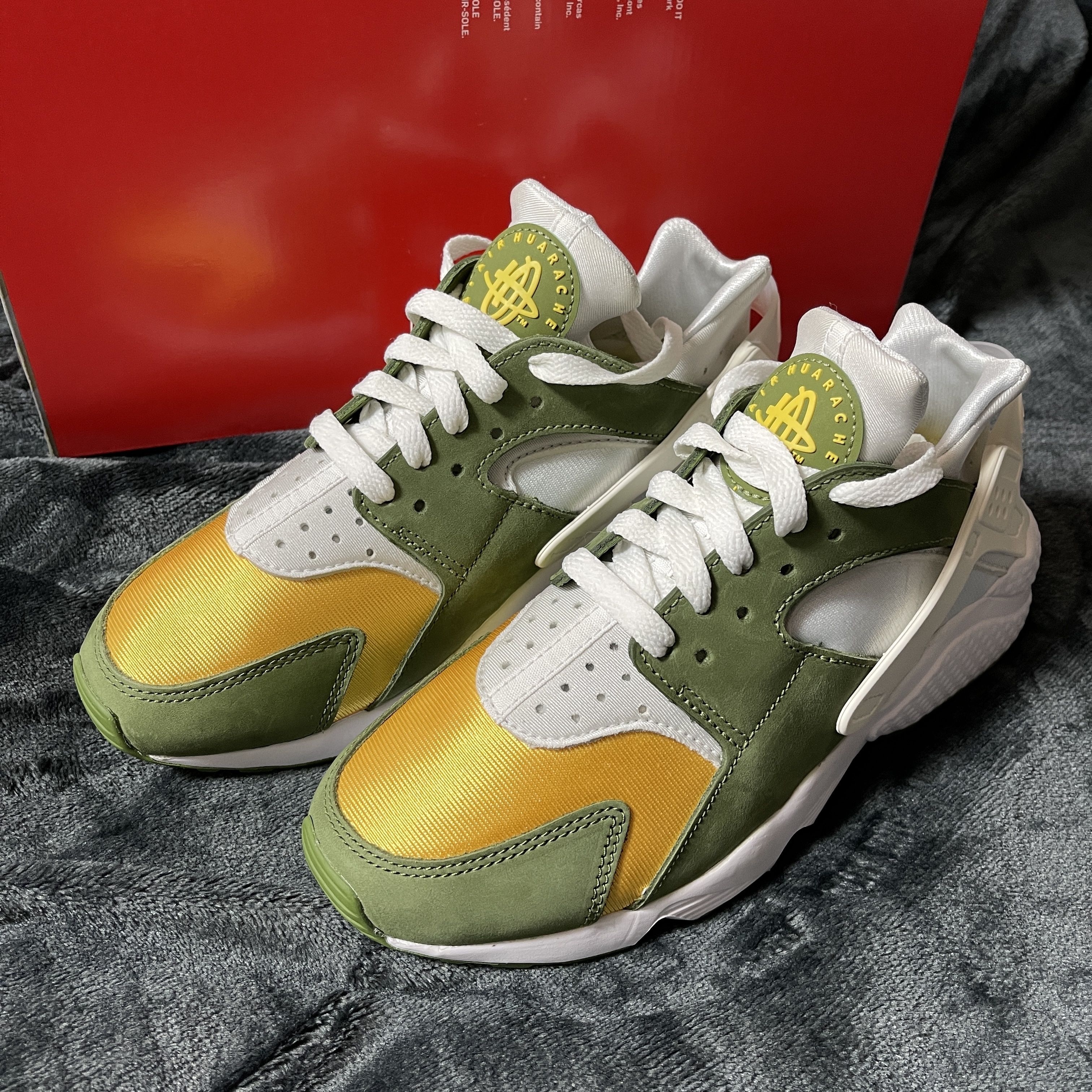 Nike x Stussy Air Huarache LE Dark Olive 착용 스타일