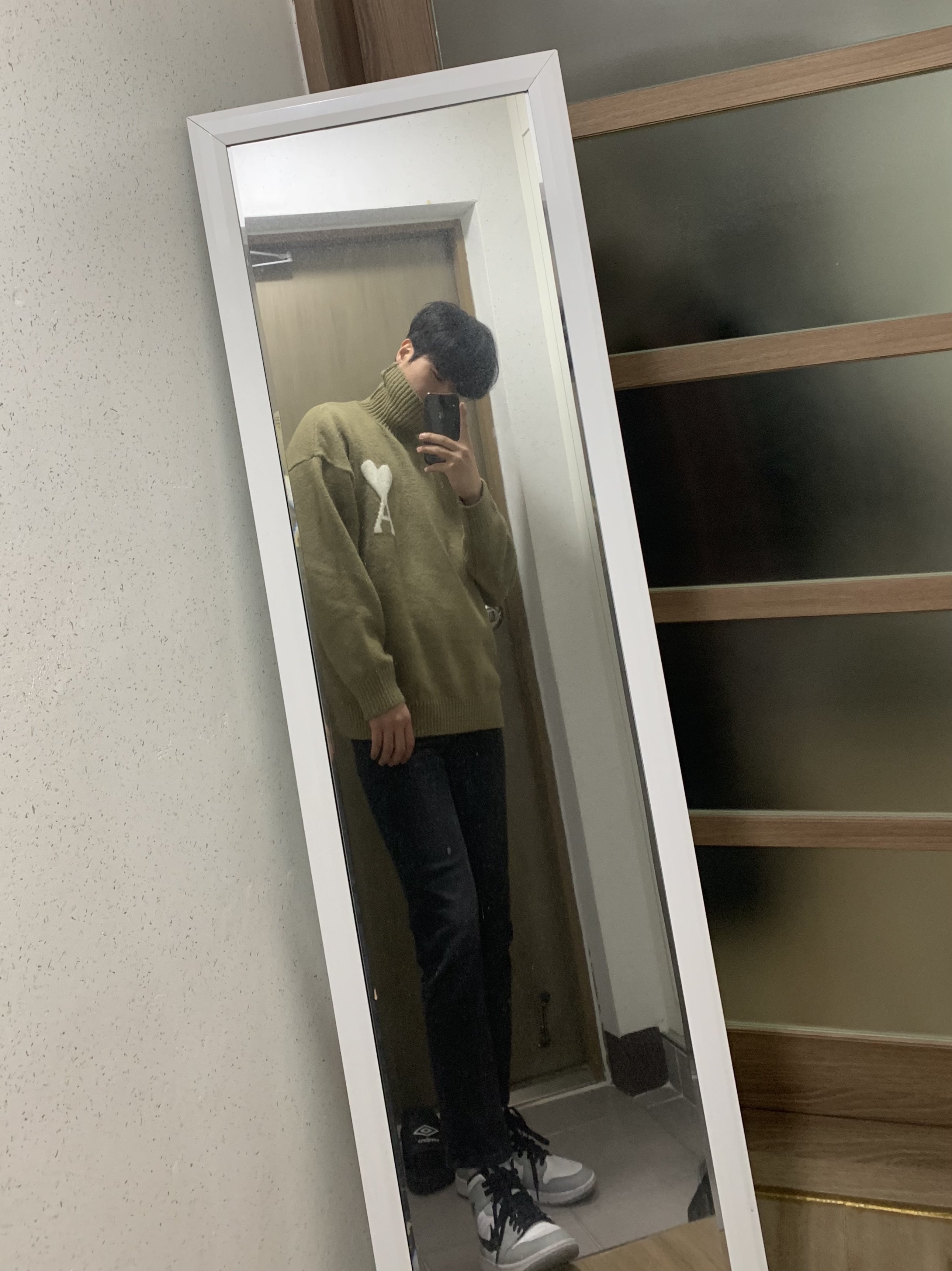 Jordan 1 Mid Light Smoke Grey 착용 스타일