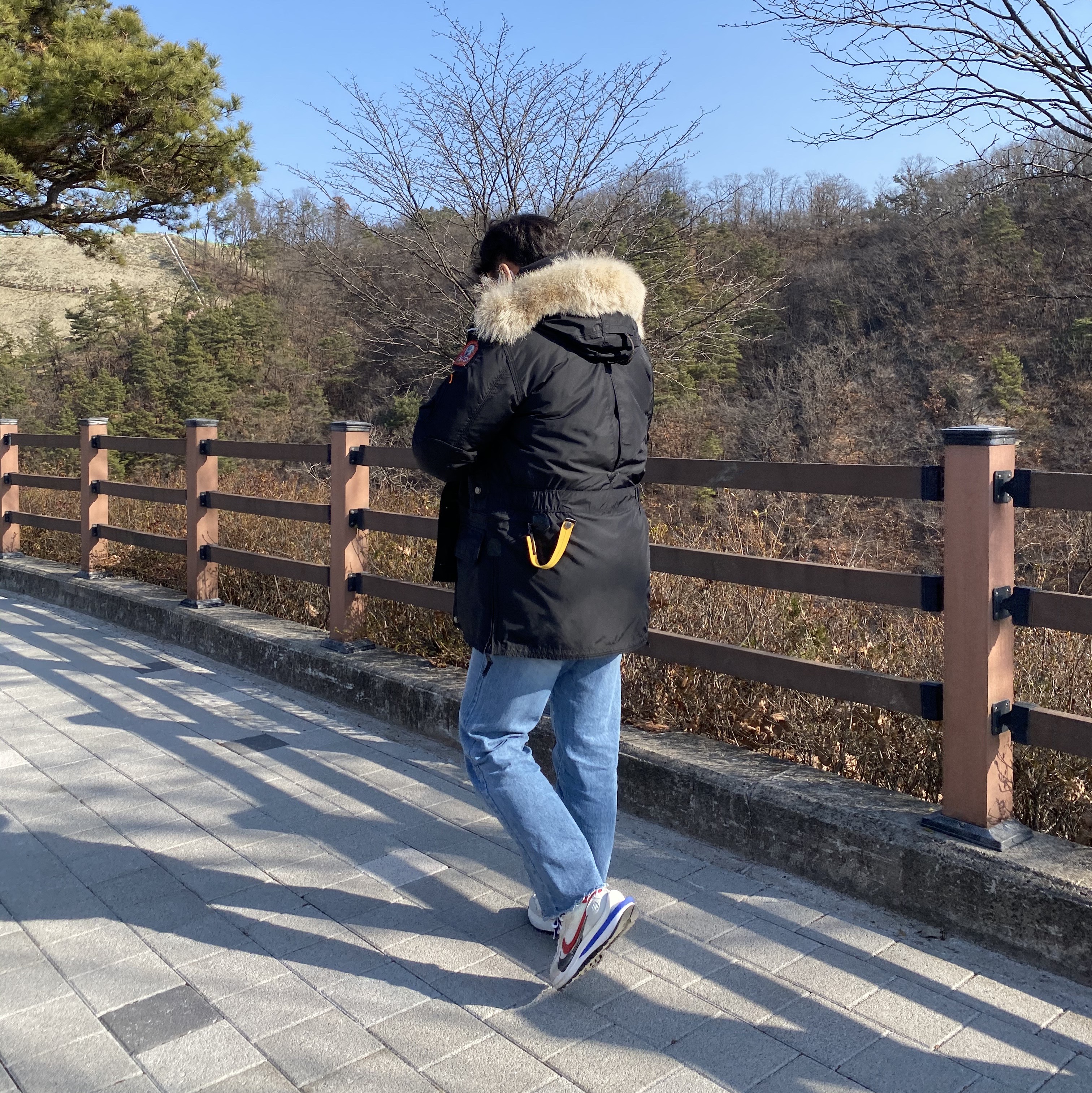 Nike x Sacai VaporWaffle Royal Fuchsia 착용 스타일