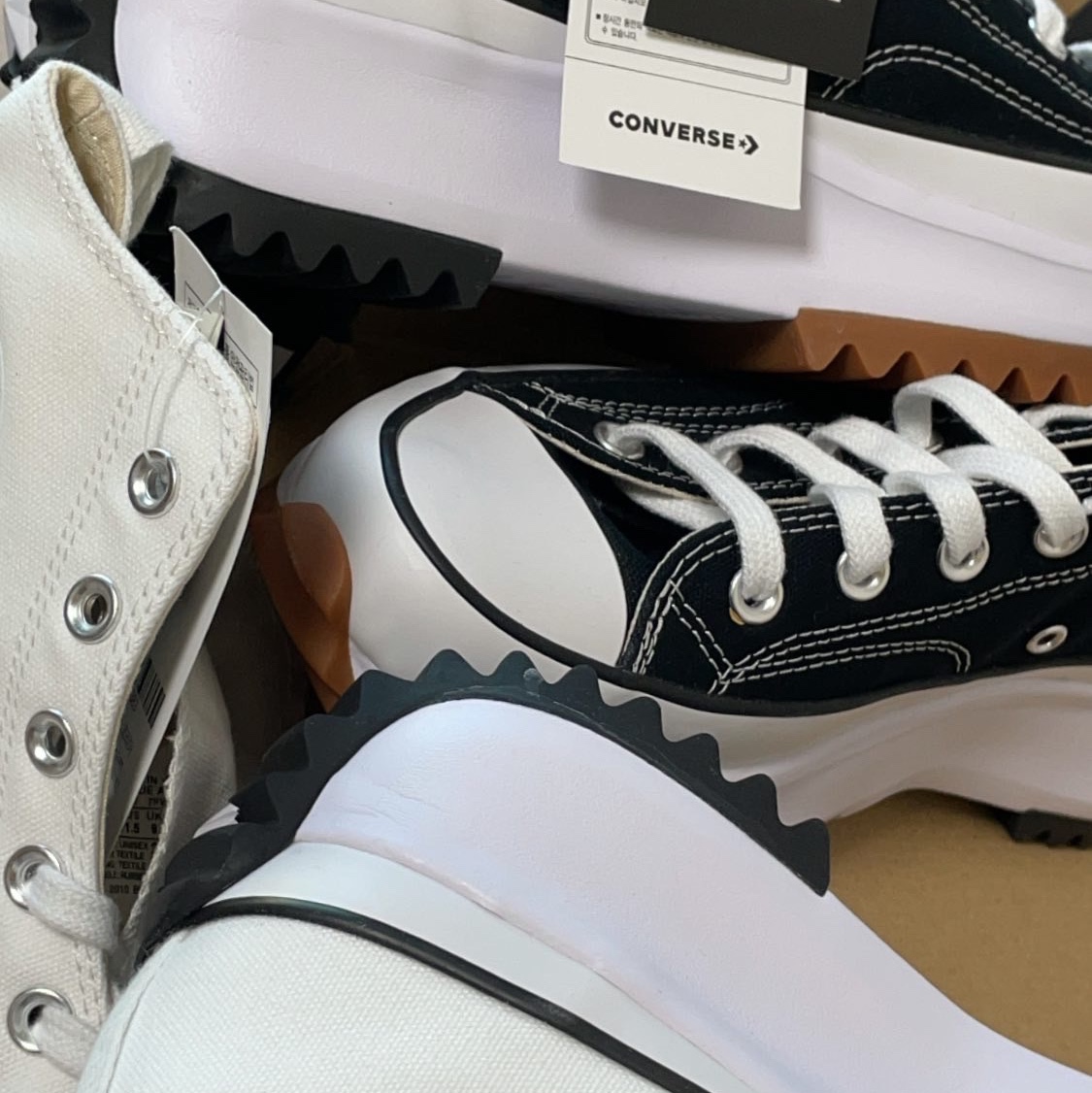 Converse Run Star Hike Hi Black White Gum, Converse Run Star Hike Hi White Black Gum 착용 스타일 - 4