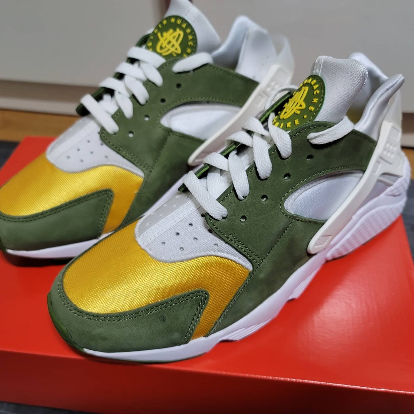 Nike x Stussy Air Huarache LE Dark Olive 착용 스타일 - 3
