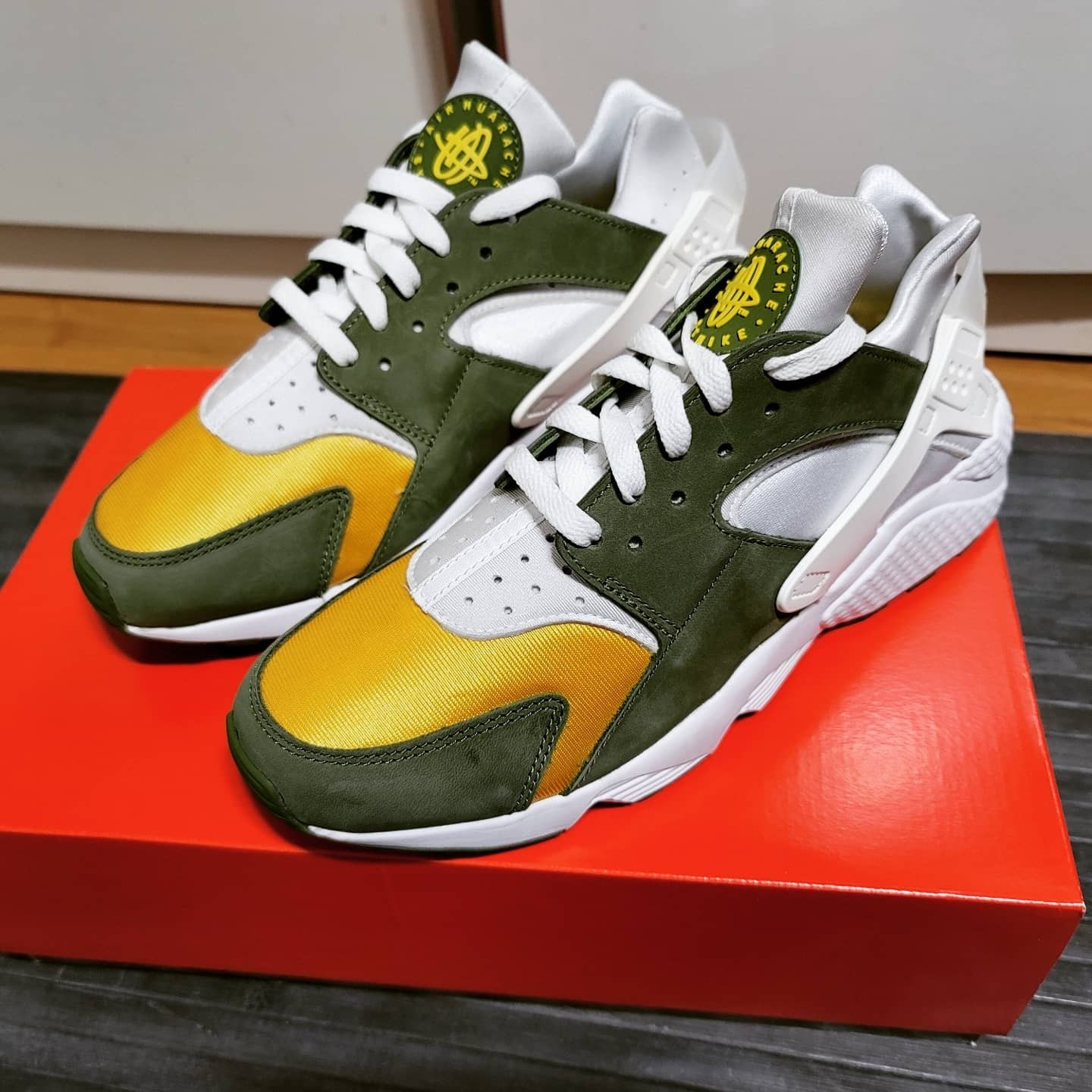 Nike x Stussy Air Huarache LE Dark Olive 착용 스타일 - 1
