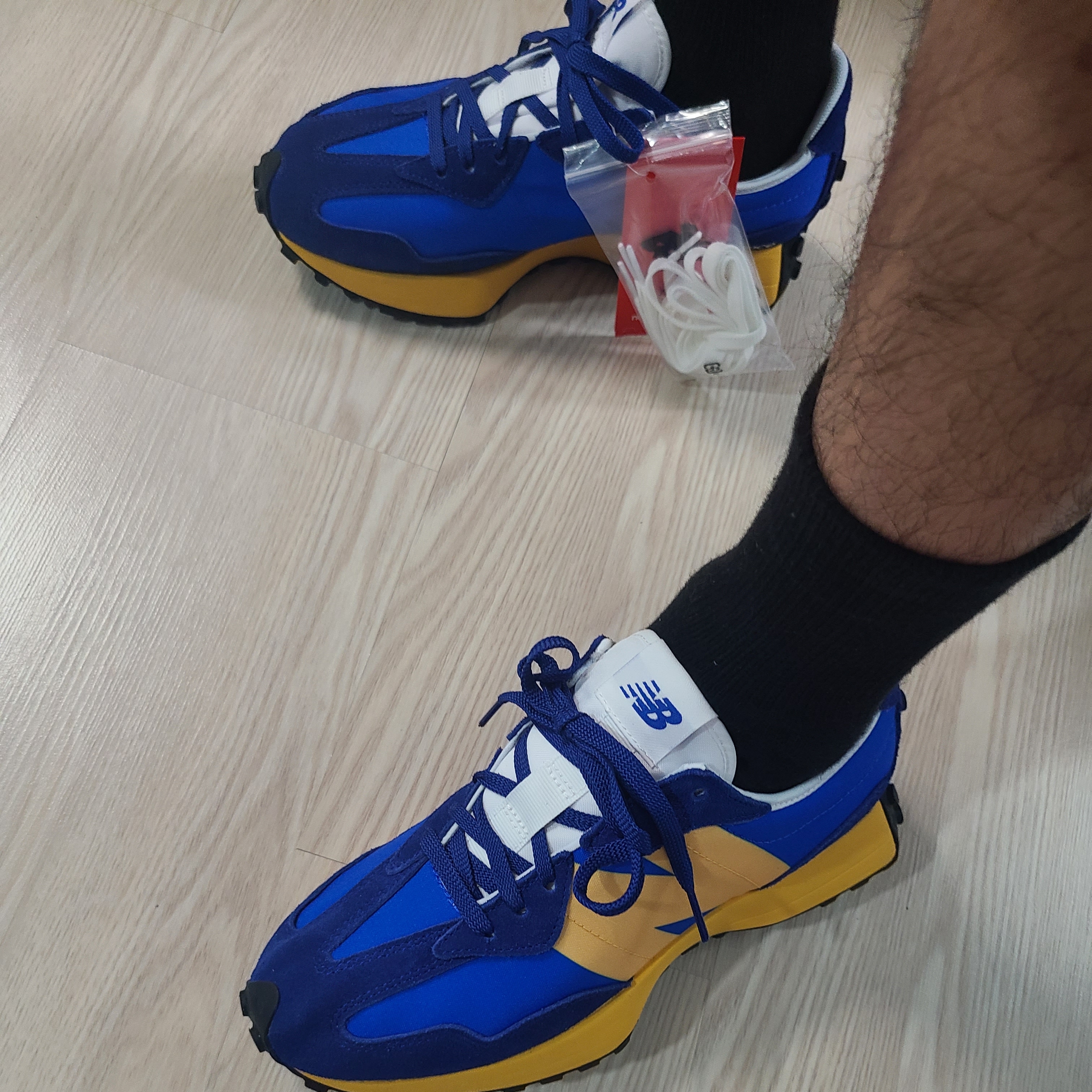 New Balance 327 Blue 착용 스타일 - 2