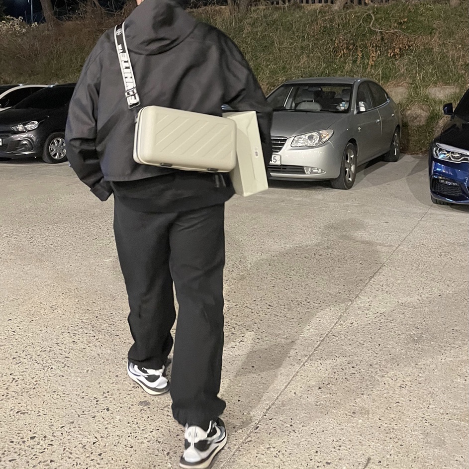 Off-White x Amore Pacific Protection Box (Without Cosmetics), Off-White x Amore Pacific Play Kit 착용 스타일