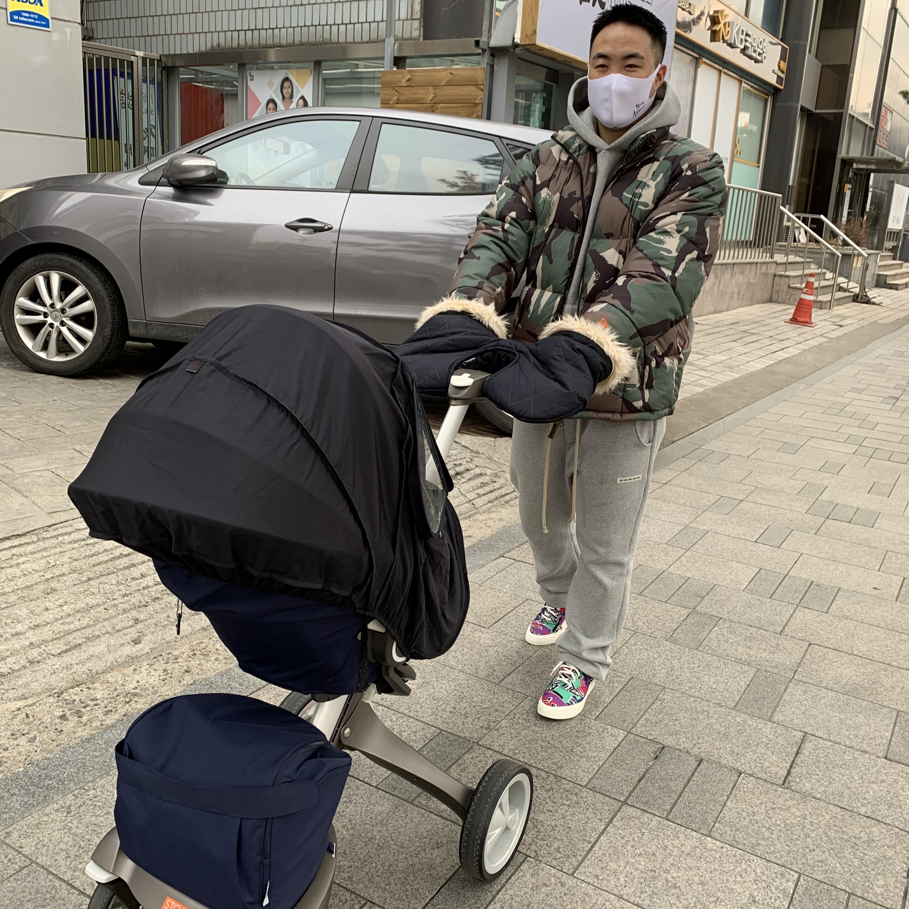 Converse x Fear of God Essentials Skid Grip Hi 착용 스타일 - 2