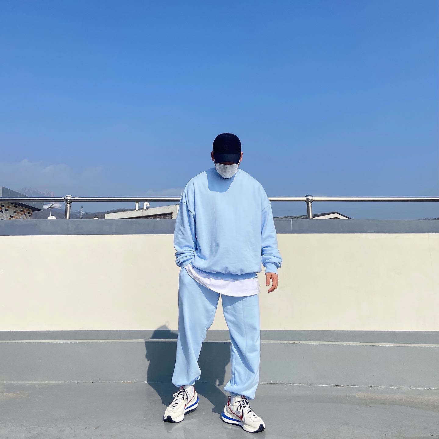 Nike x Sacai VaporWaffle Royal Fuchsia 착용 스타일