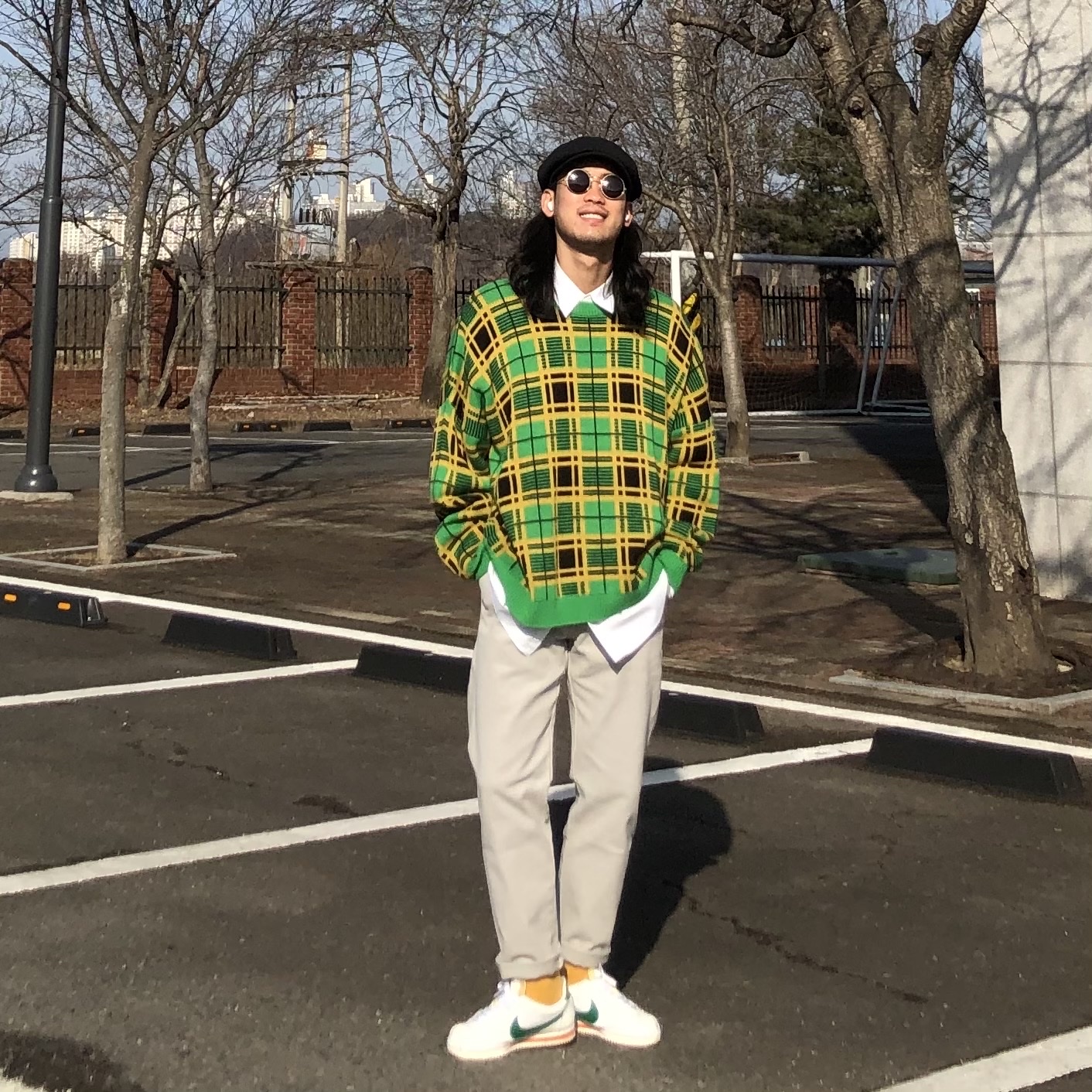 Nike x Stranger Things Classic Cortez Hawkins High School 착용 스타일