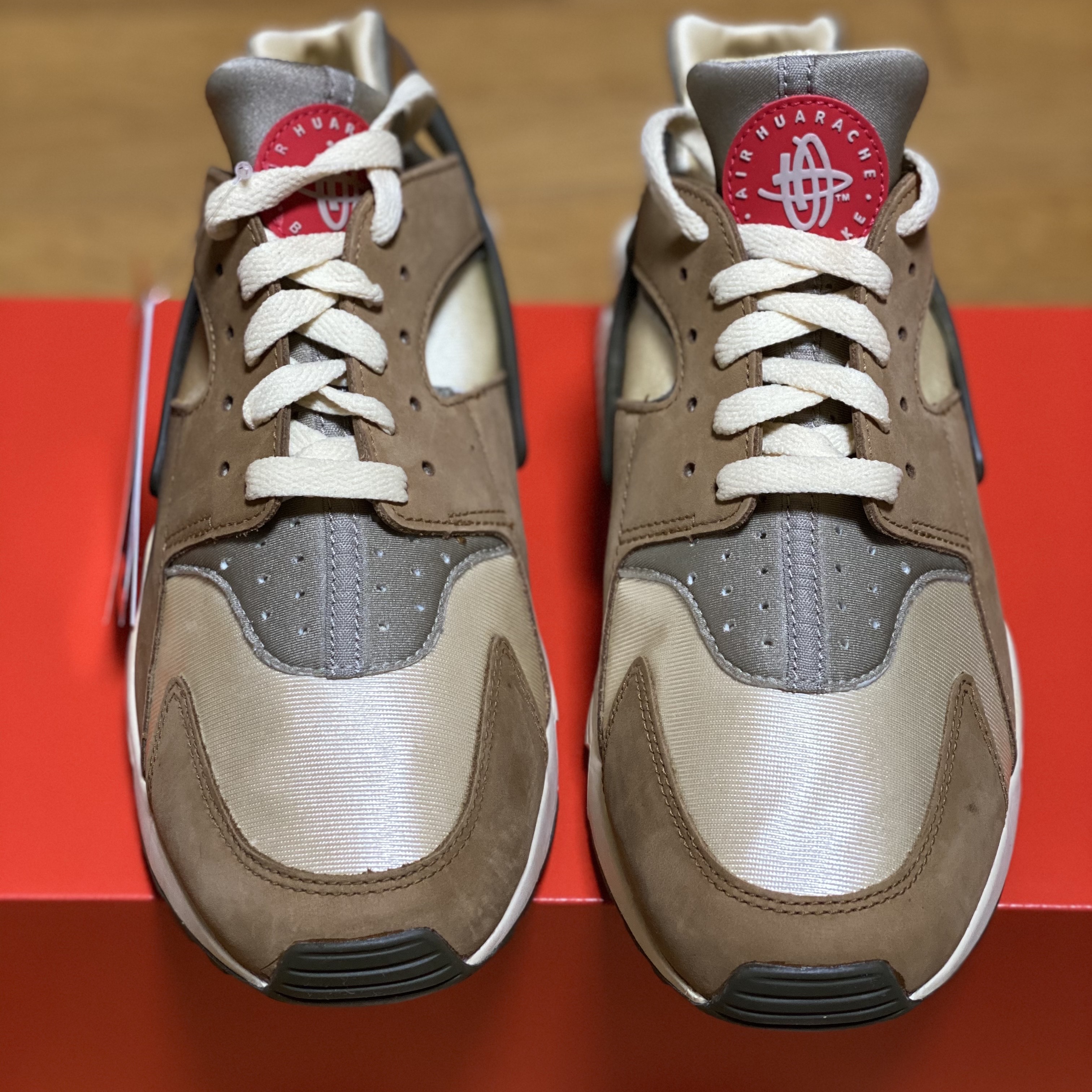 Nike x Stussy Air Huarache LE Desert Oak 착용 스타일 - 2