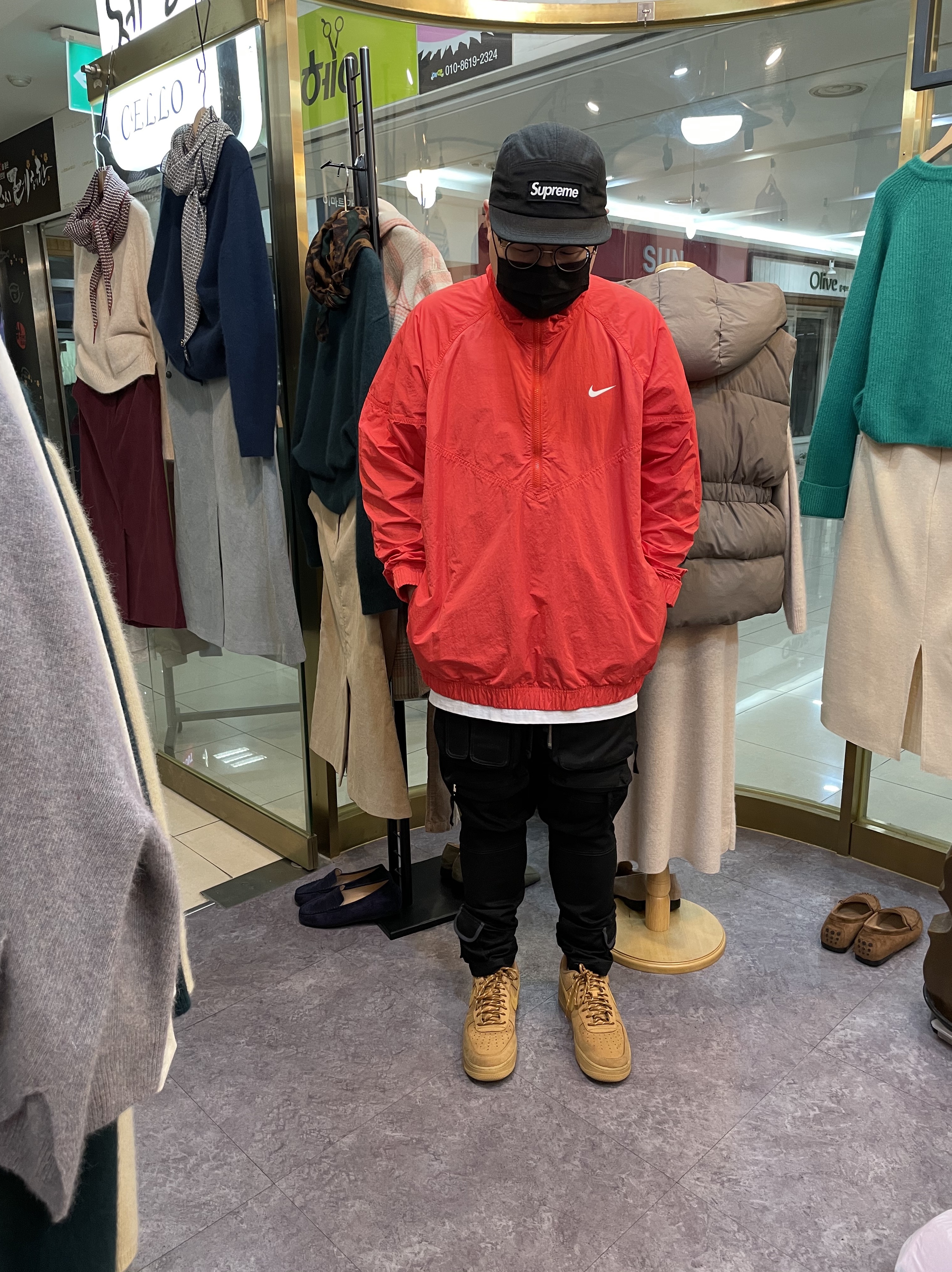 Nike x Stussy Windrunner Jacket Habanero Red, Nike Air Force 1 Low Retro SP Wheat Mocha 착용 스타일