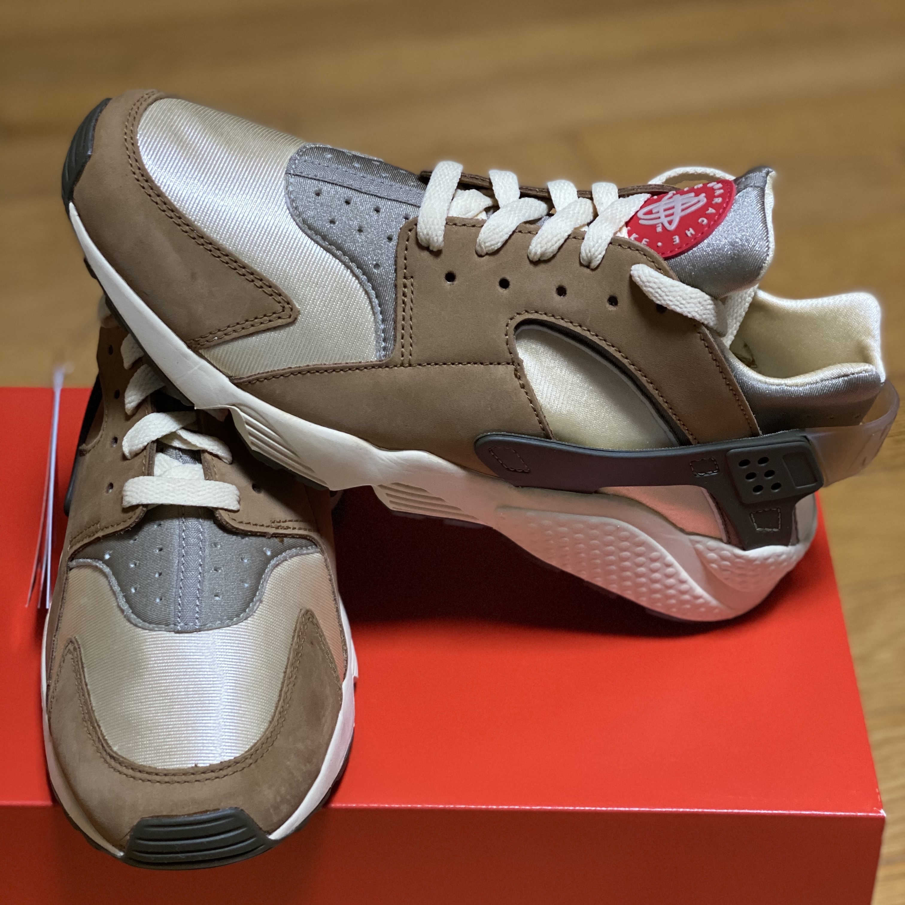 Nike x Stussy Air Huarache LE Desert Oak 착용 스타일 - 3