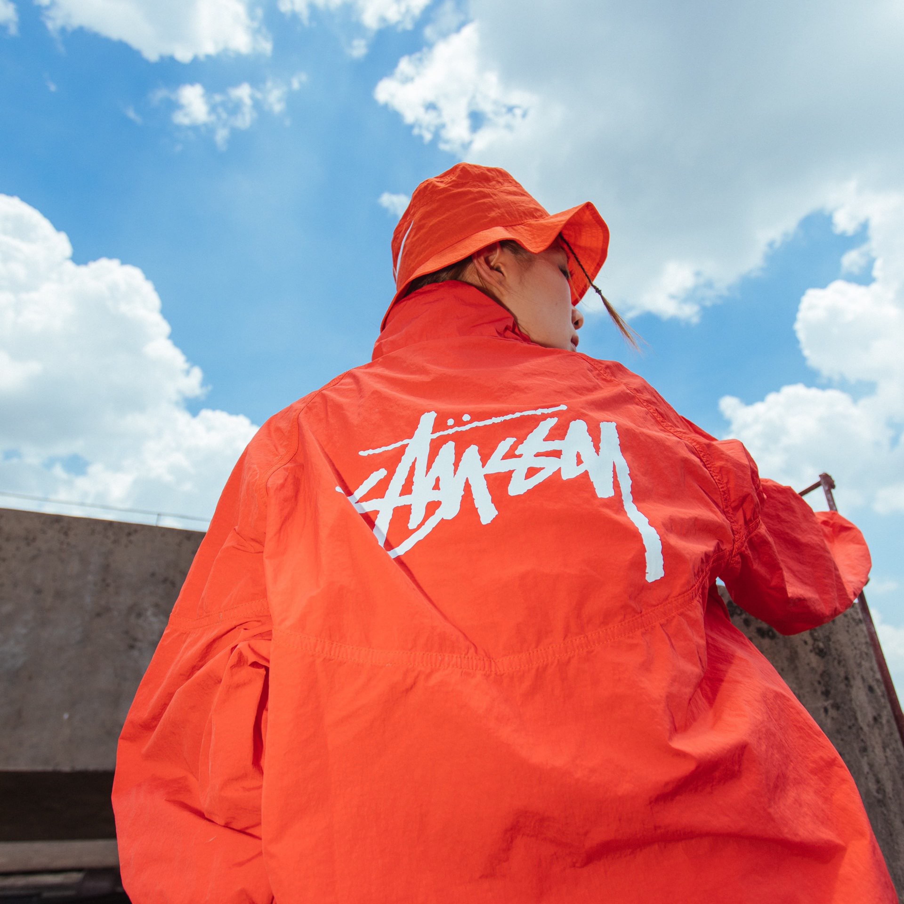 Nike x Stussy Windrunner Jacket Habanero Red 착용 스타일