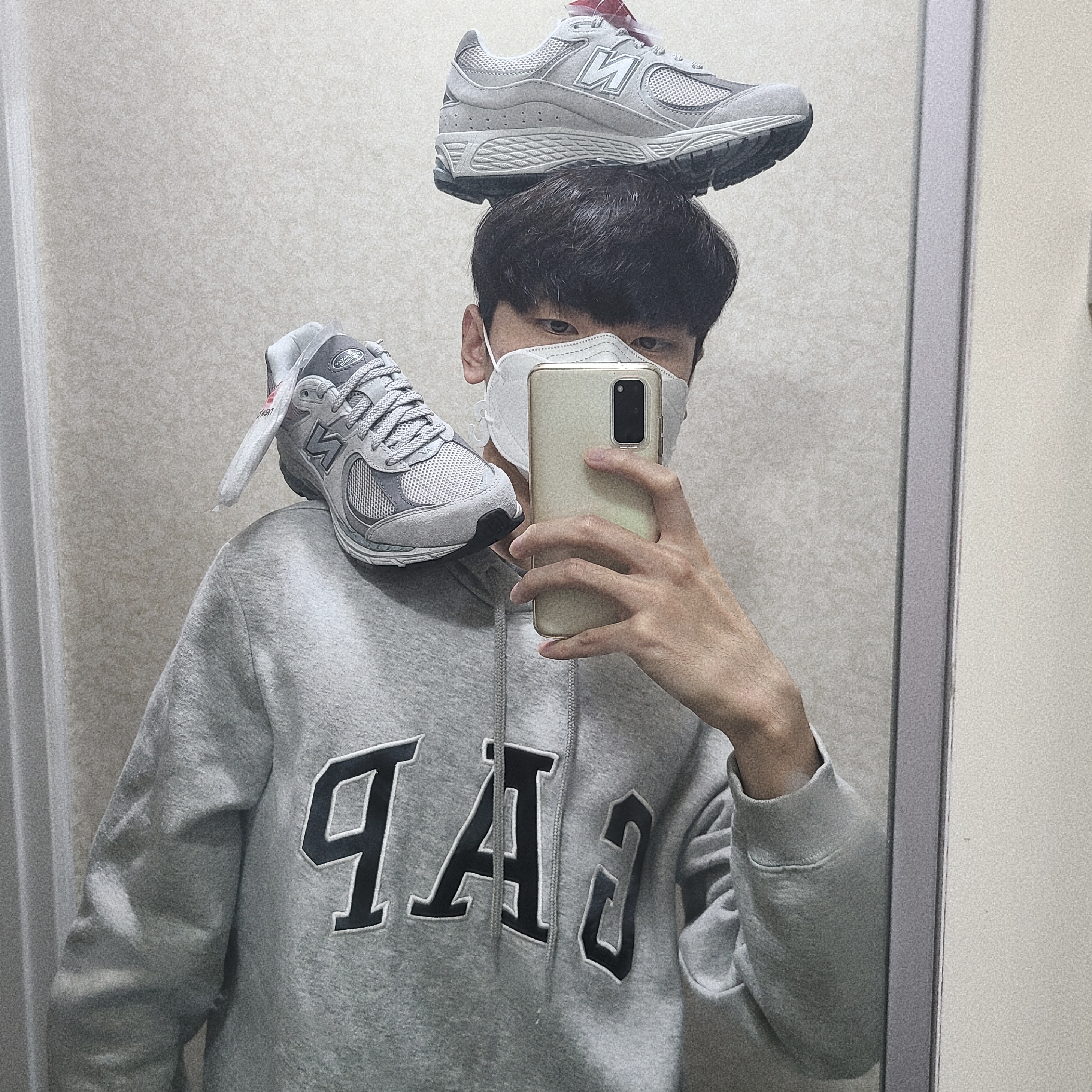 New Balance 2002R T2 Gray 착용 스타일