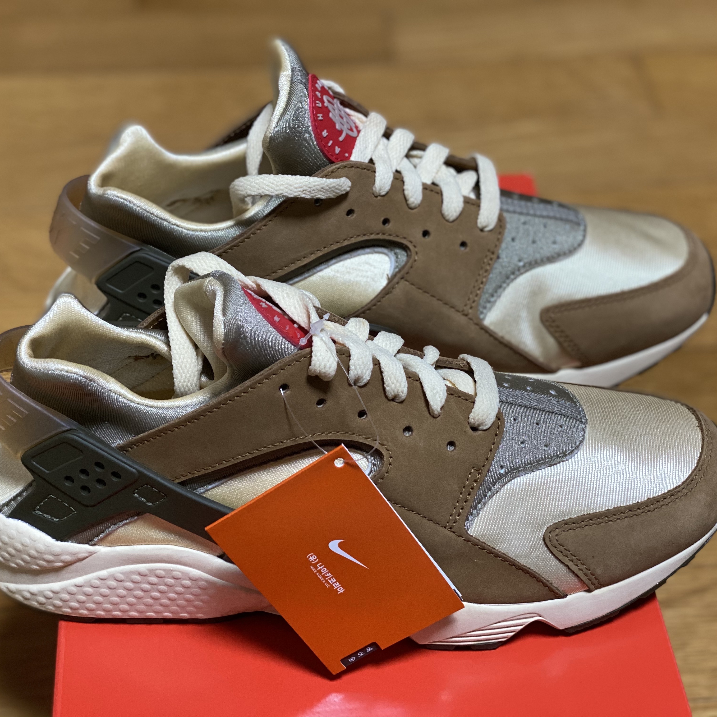 Nike x Stussy Air Huarache LE Desert Oak 착용 스타일 - 1