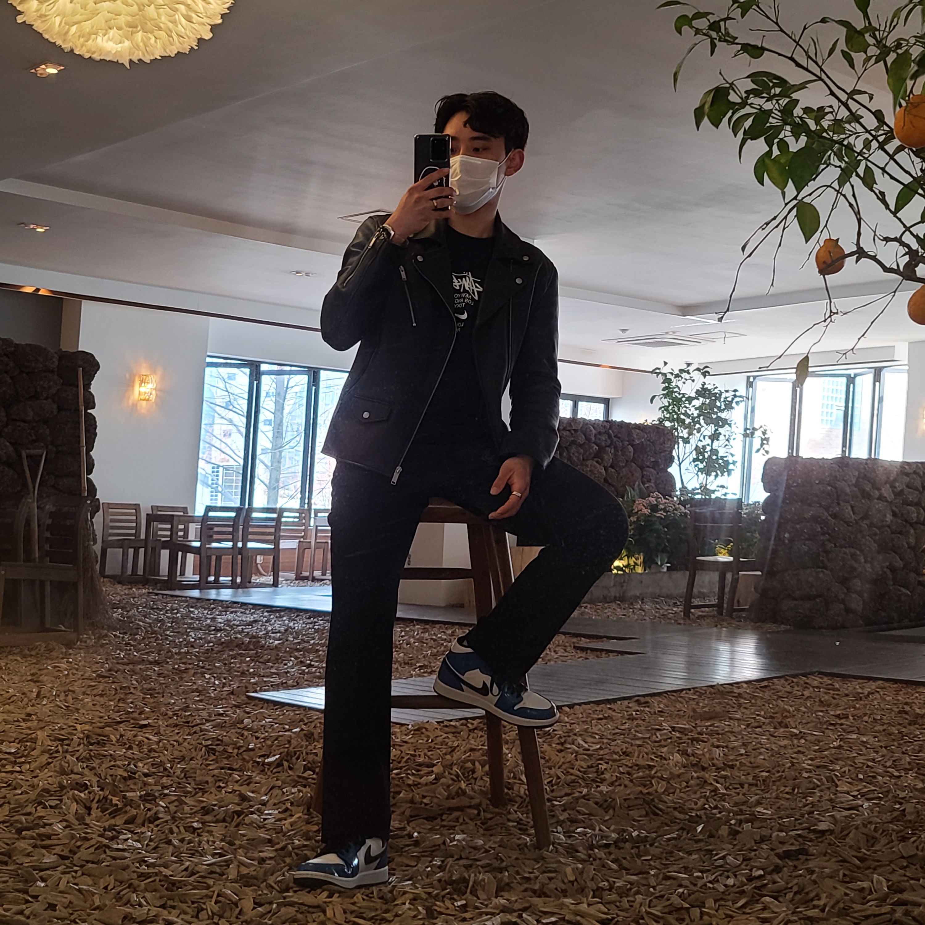 Jordan 1 Mid SE Signal Blue, Nike x Stussy WT T-Shirt Black - Asia 착용 스타일