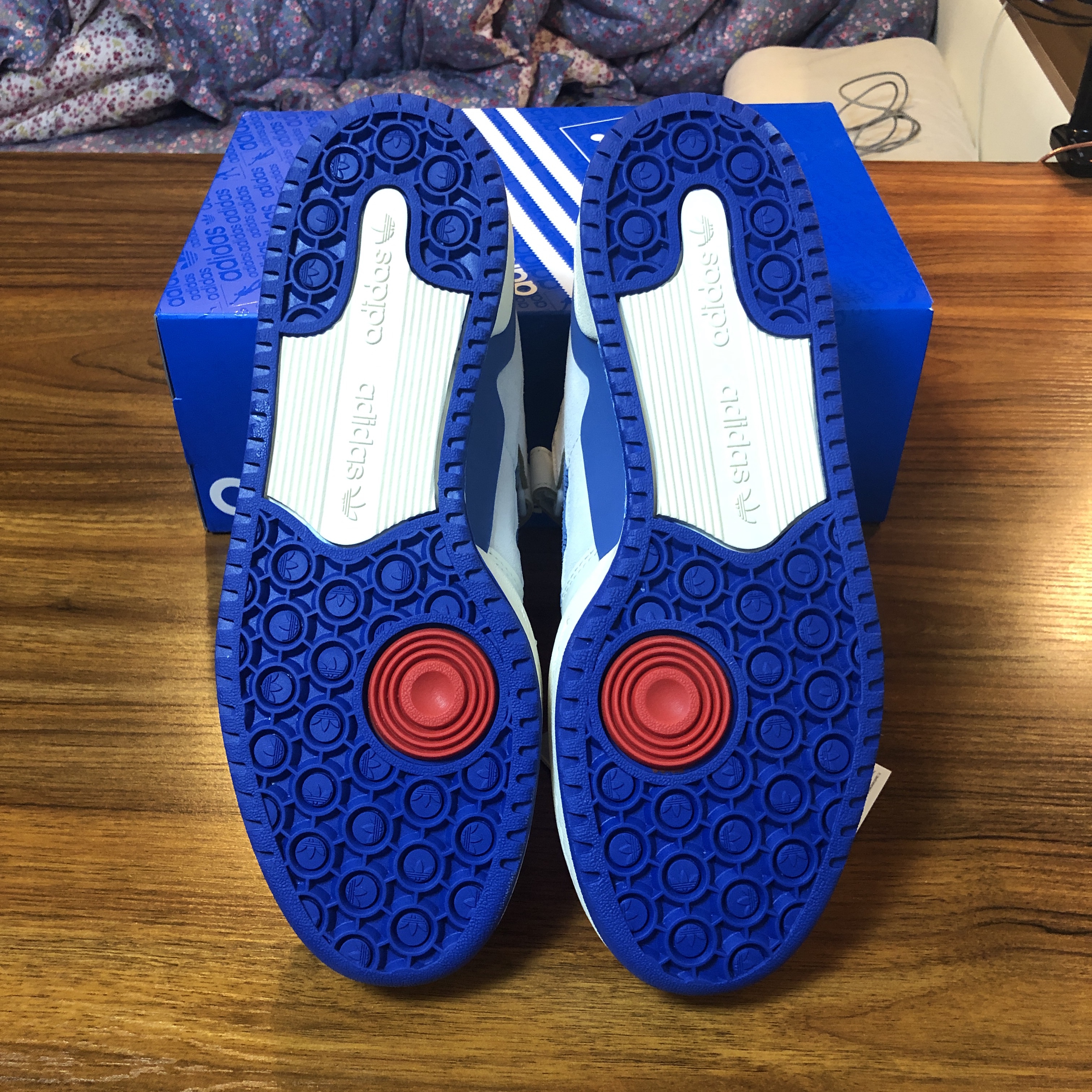 Adidas OG Forum 84 Low Blue Thread 착용 스타일 - 4