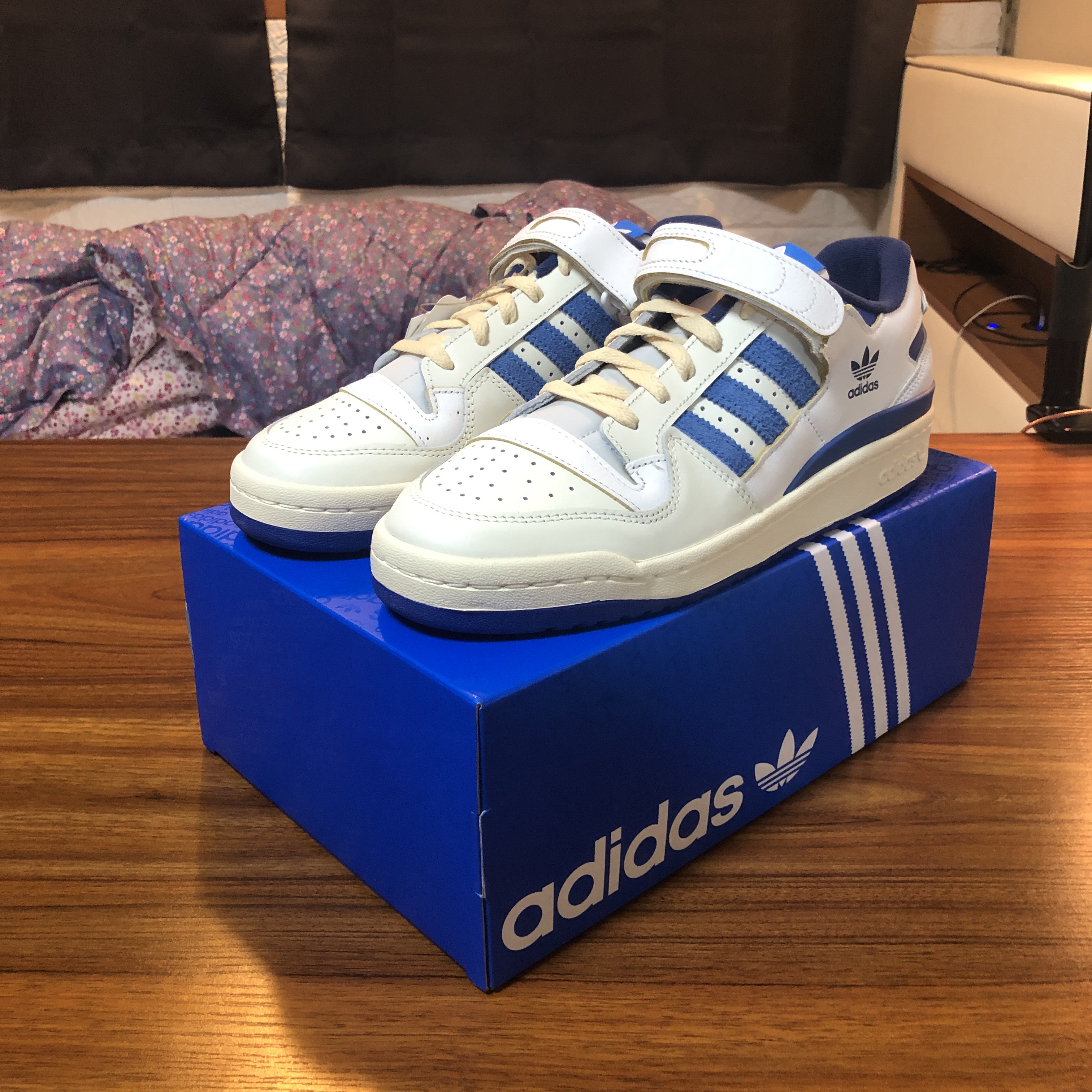Adidas OG Forum 84 Low Blue Thread 착용 스타일 - 2