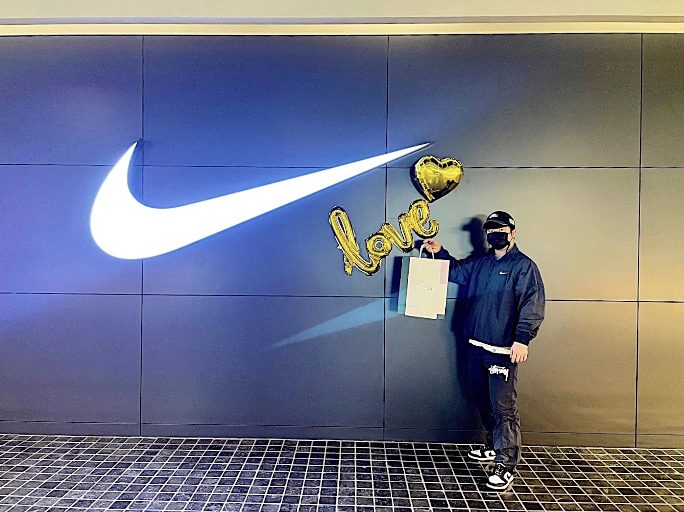 Nike x Stussy Beach Pants Off Noir, Nike x Stussy Windrunner Jacket Off Noir 착용 스타일 - 1