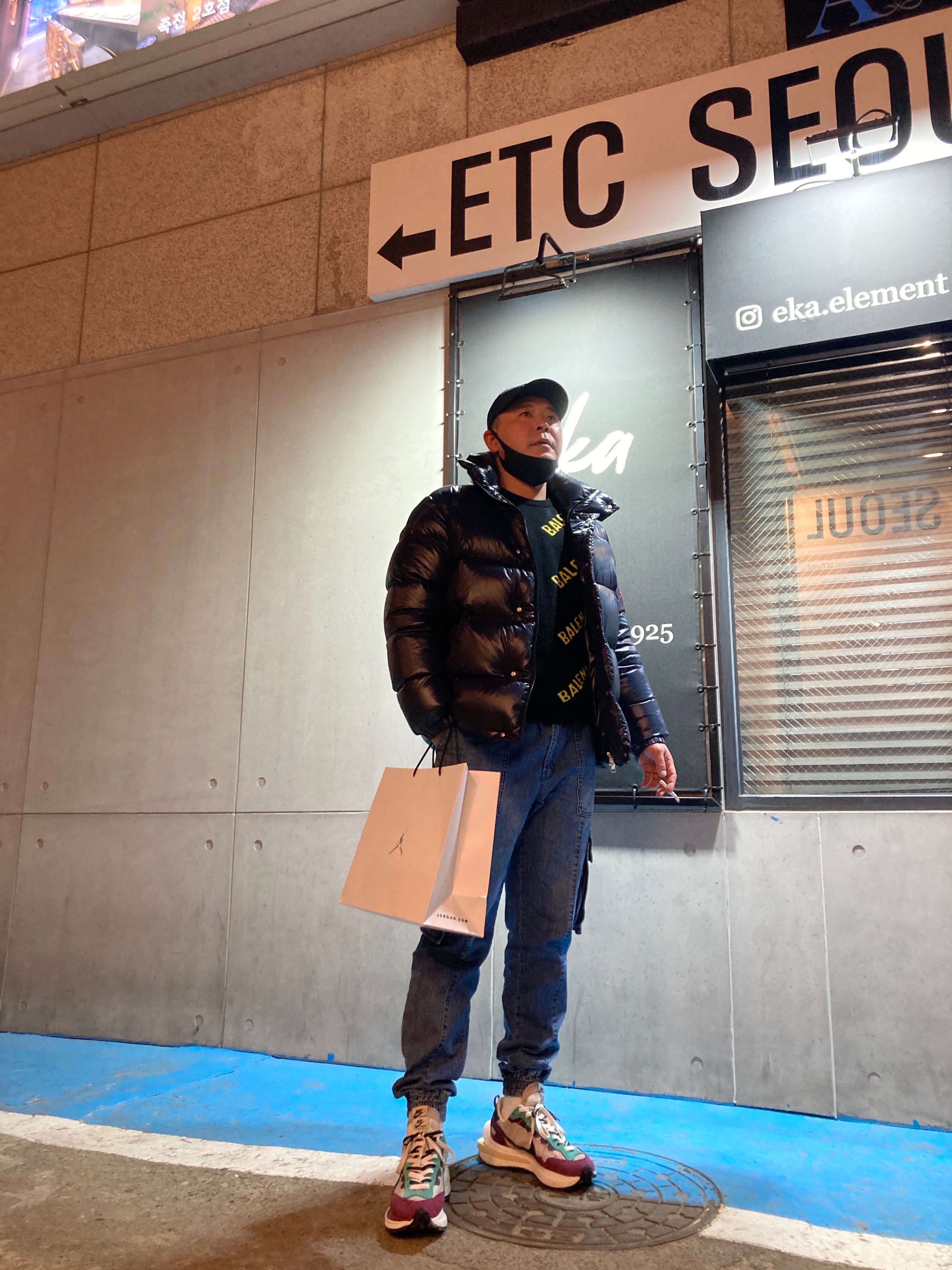 Supreme x Stone Island Painted Camo Nylon 6-Panel Black - 20FW, Nike x Sacai VaporWaffle String & Black Villain Red 착용 스타일