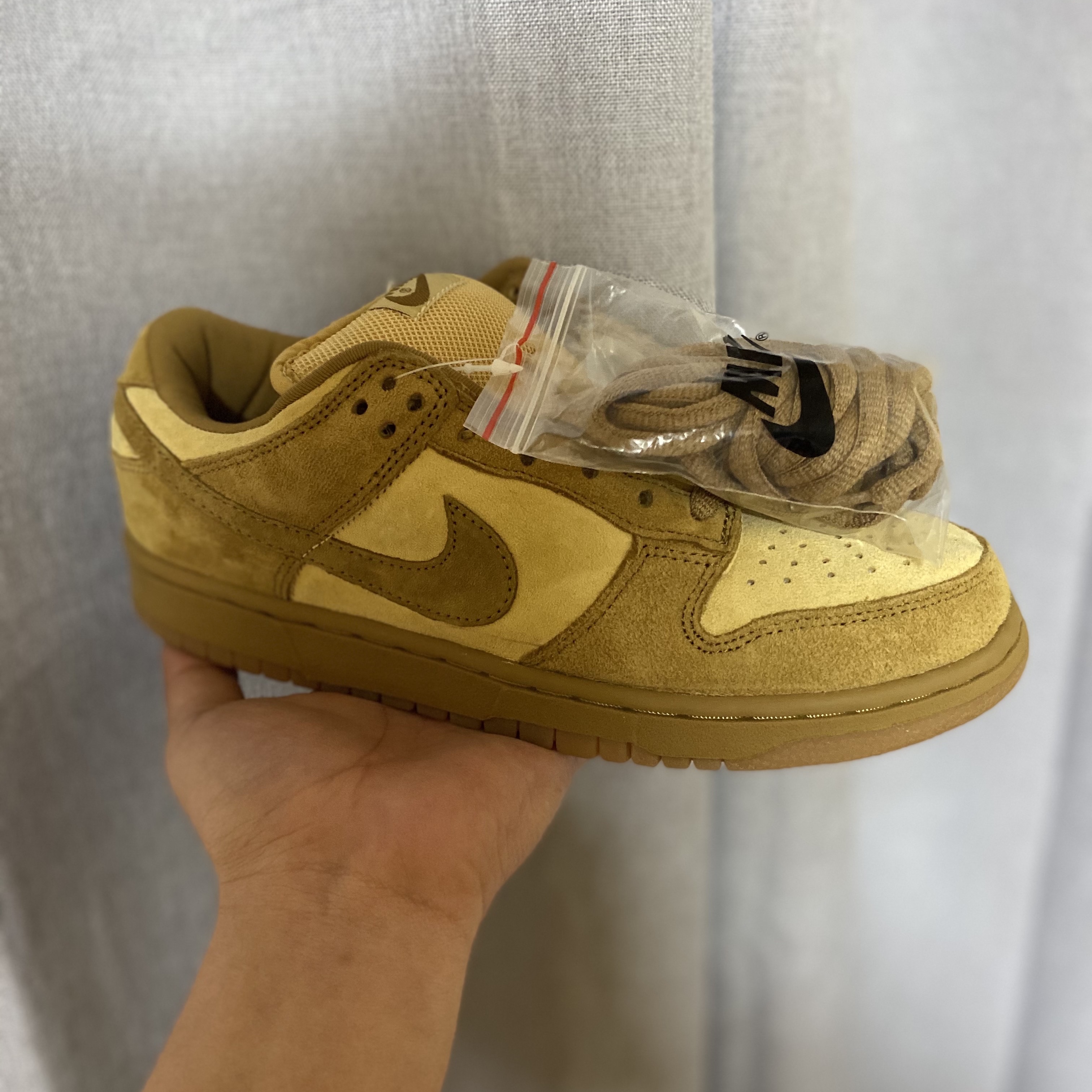 Nike SB Dunk Low Reese Forbes Wheat 착용 스타일