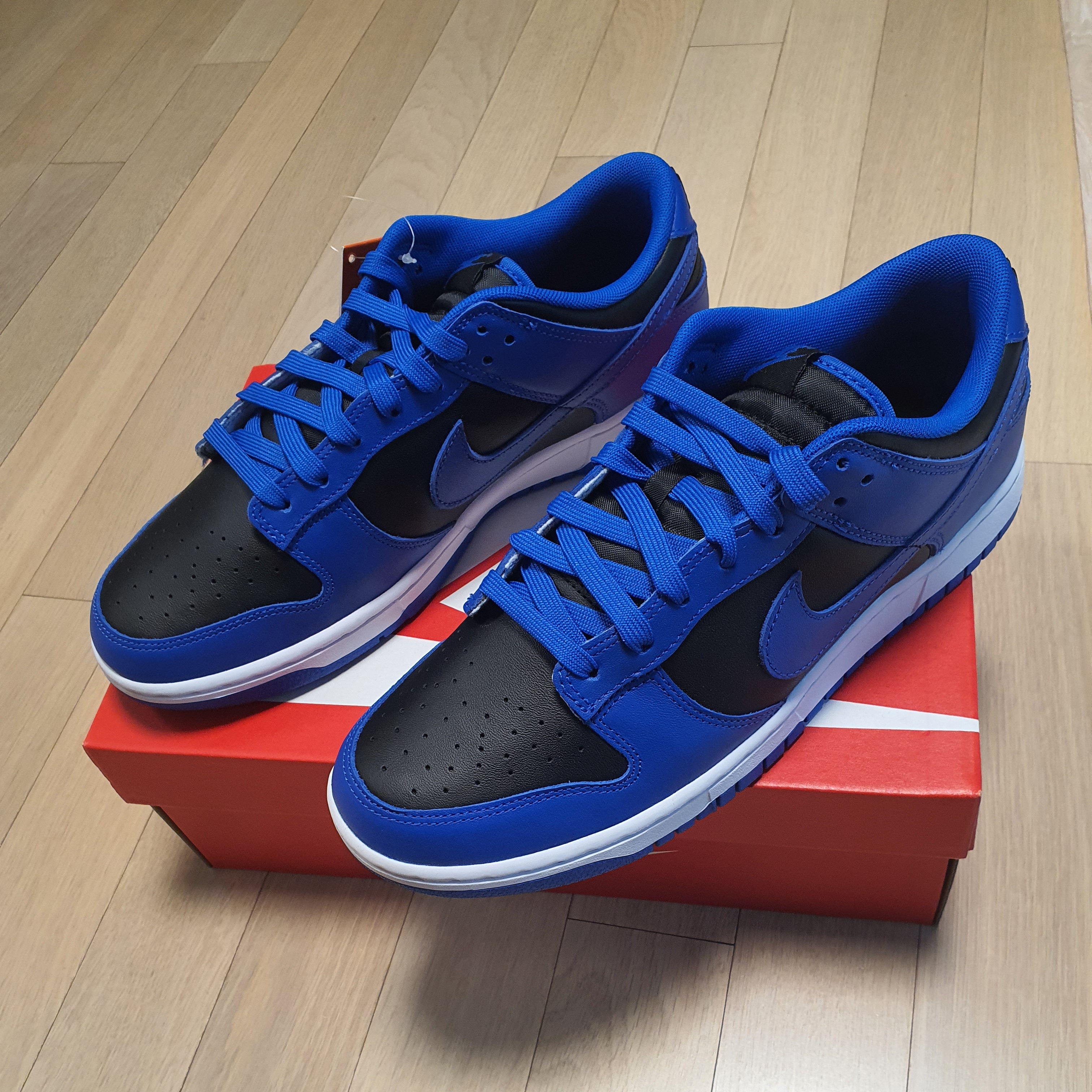 Nike Dunk Low Retro Hyper Cobalt 착용 스타일