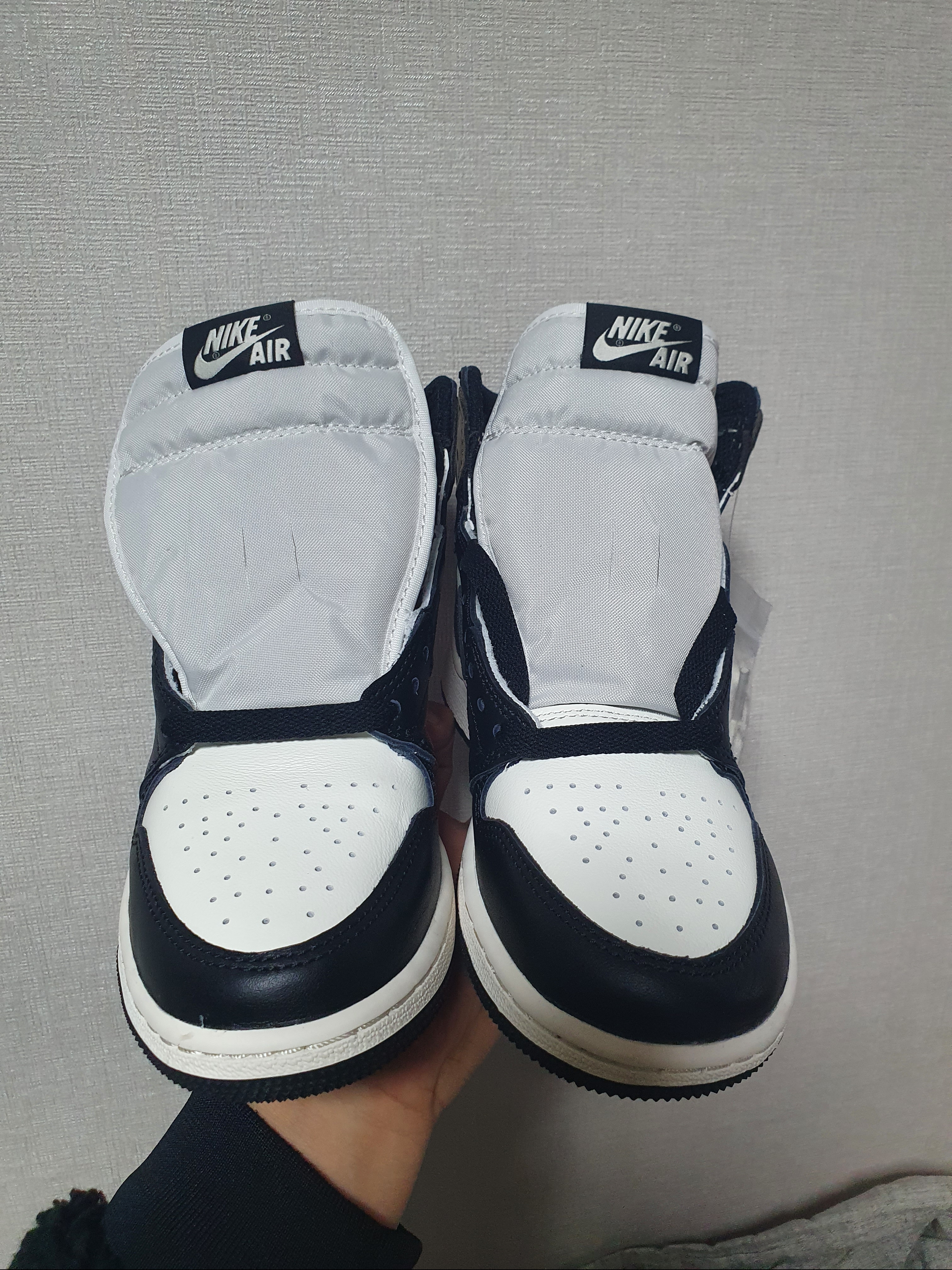 Nike Big Swoosh Full Zip Jacket Black Volt, (GS) Jordan 1 Retro High OG Black Mocha 착용 스타일 - 3