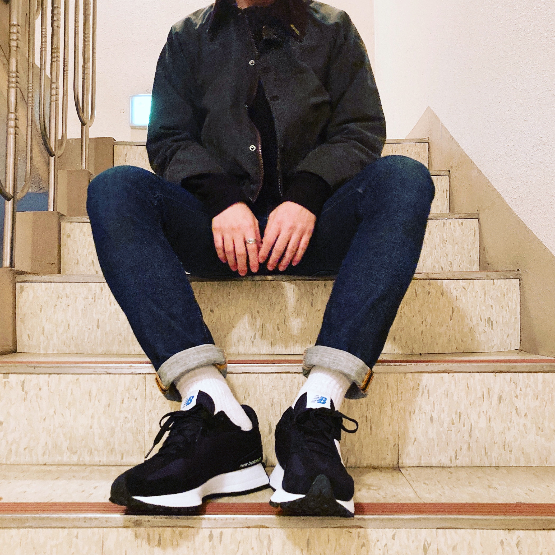 New Balance 327 Black 착용 스타일
