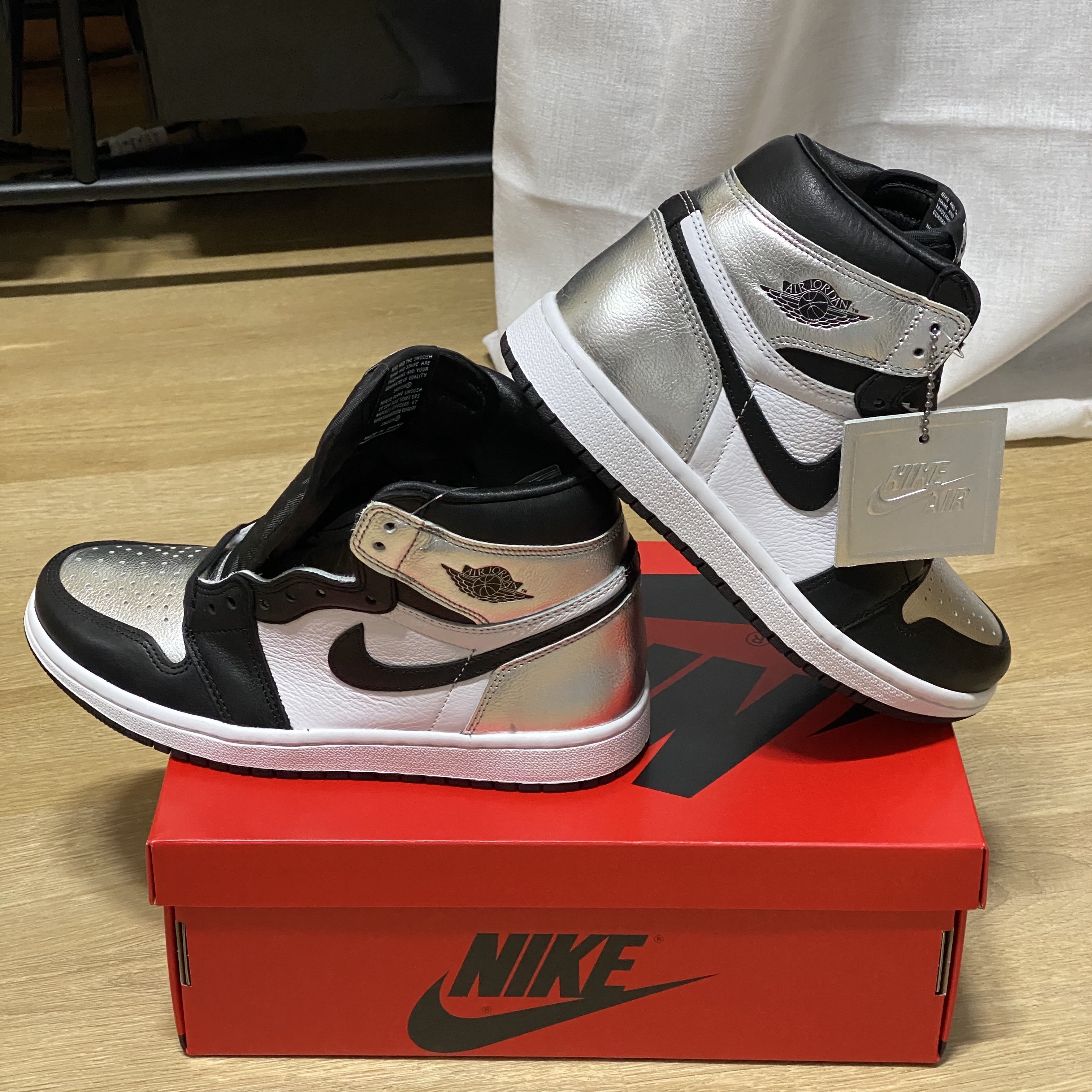 (W) Jordan 1 Retro High OG Silver Toe 착용 스타일 - 1