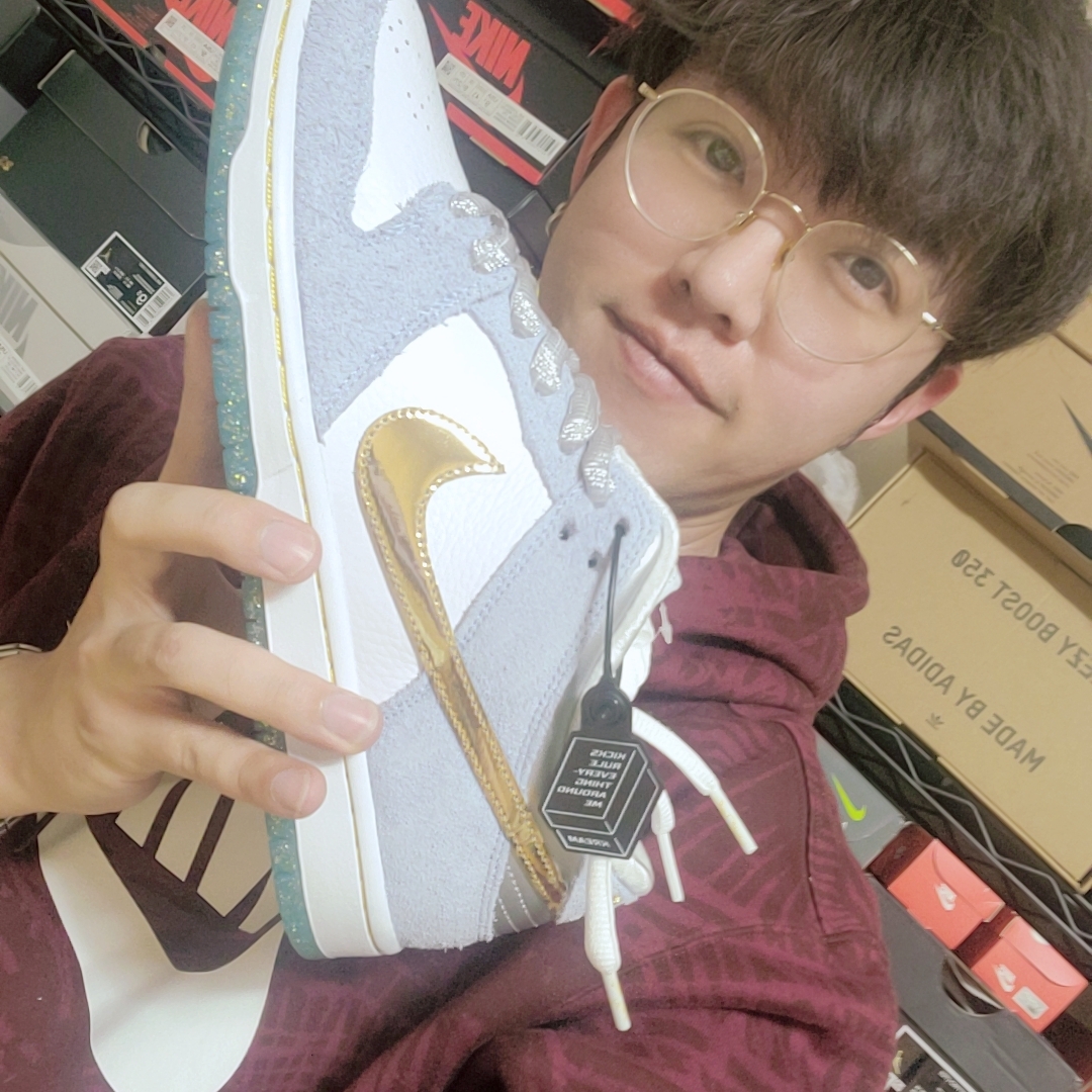 Nike x Sean Cliver SB Dunk Low Holiday Special 착용 스타일