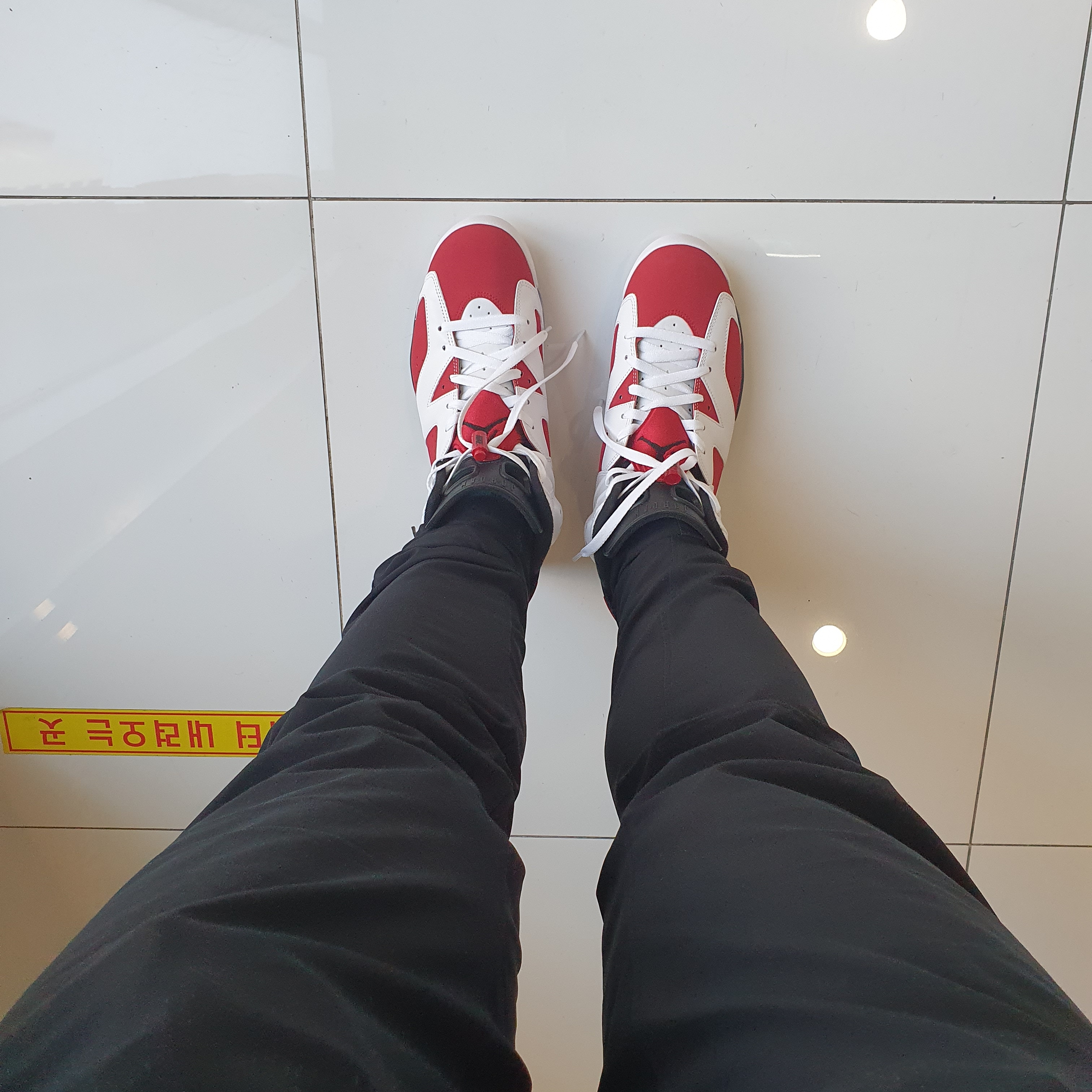 Jordan 6 Retro Carmine 2021 착용 스타일 - 1