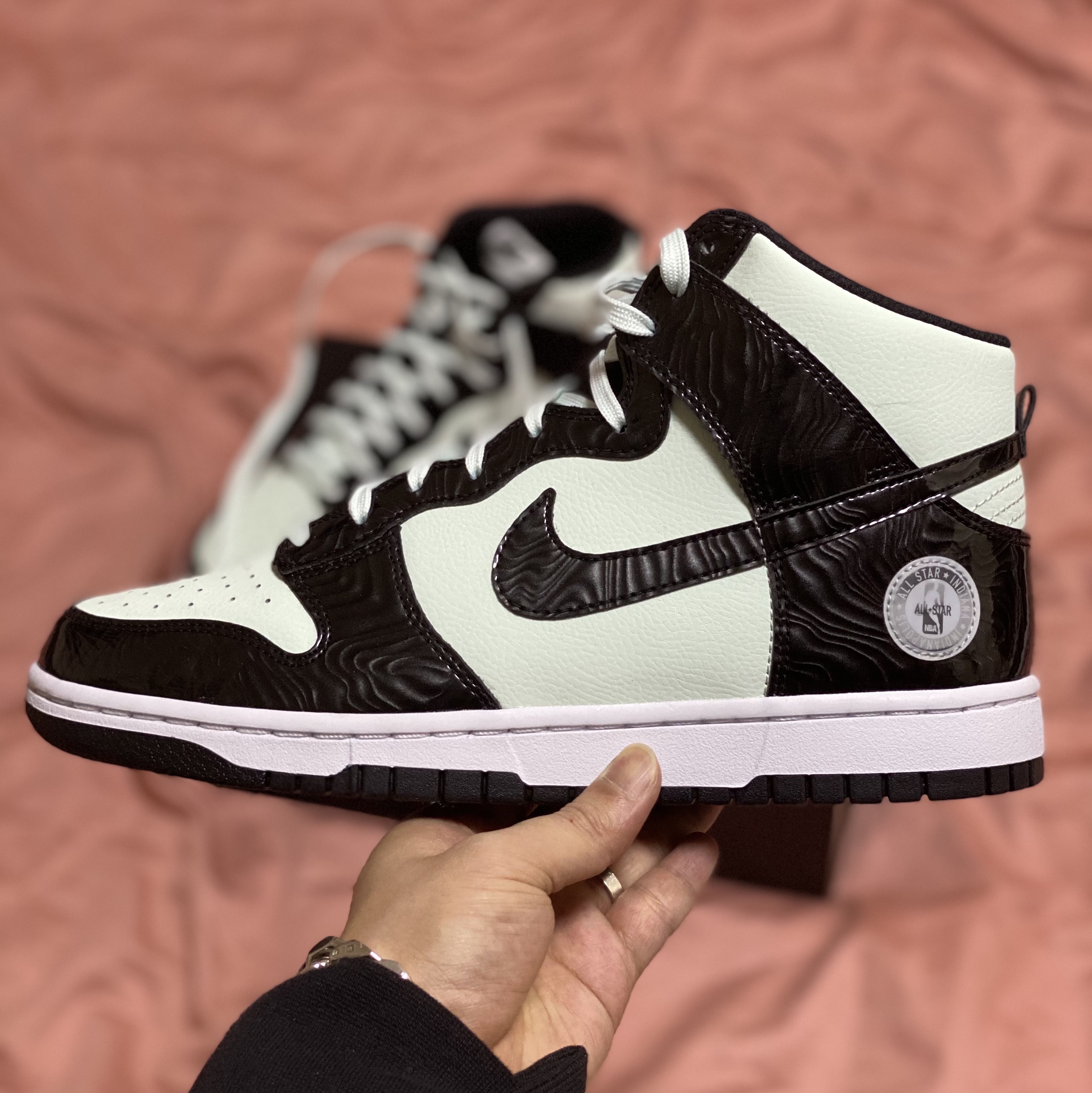 Nike Dunk High Barely Green 착용 스타일 - 2