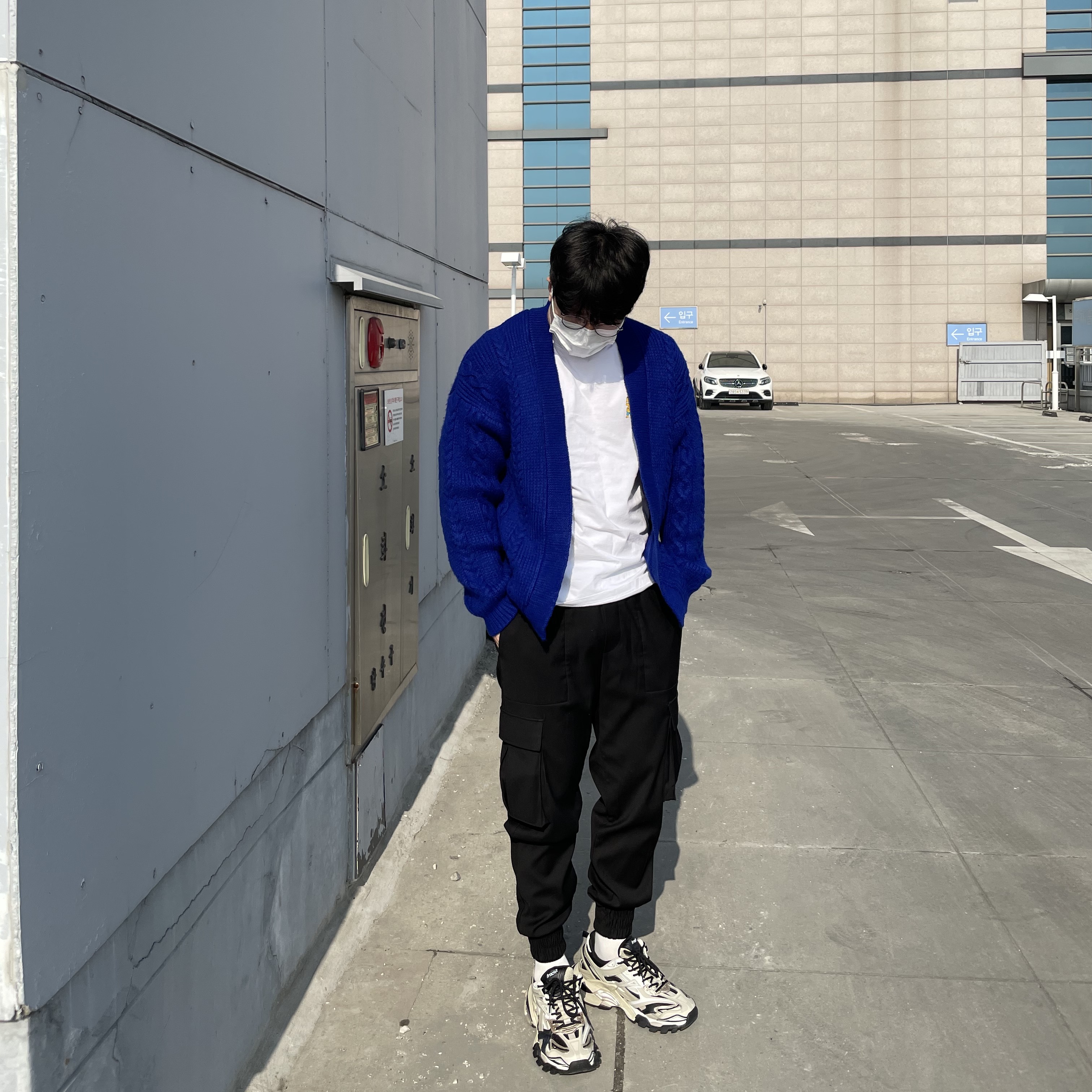 Balenciaga Track.2 Sneakers Beige Black 착용 스타일