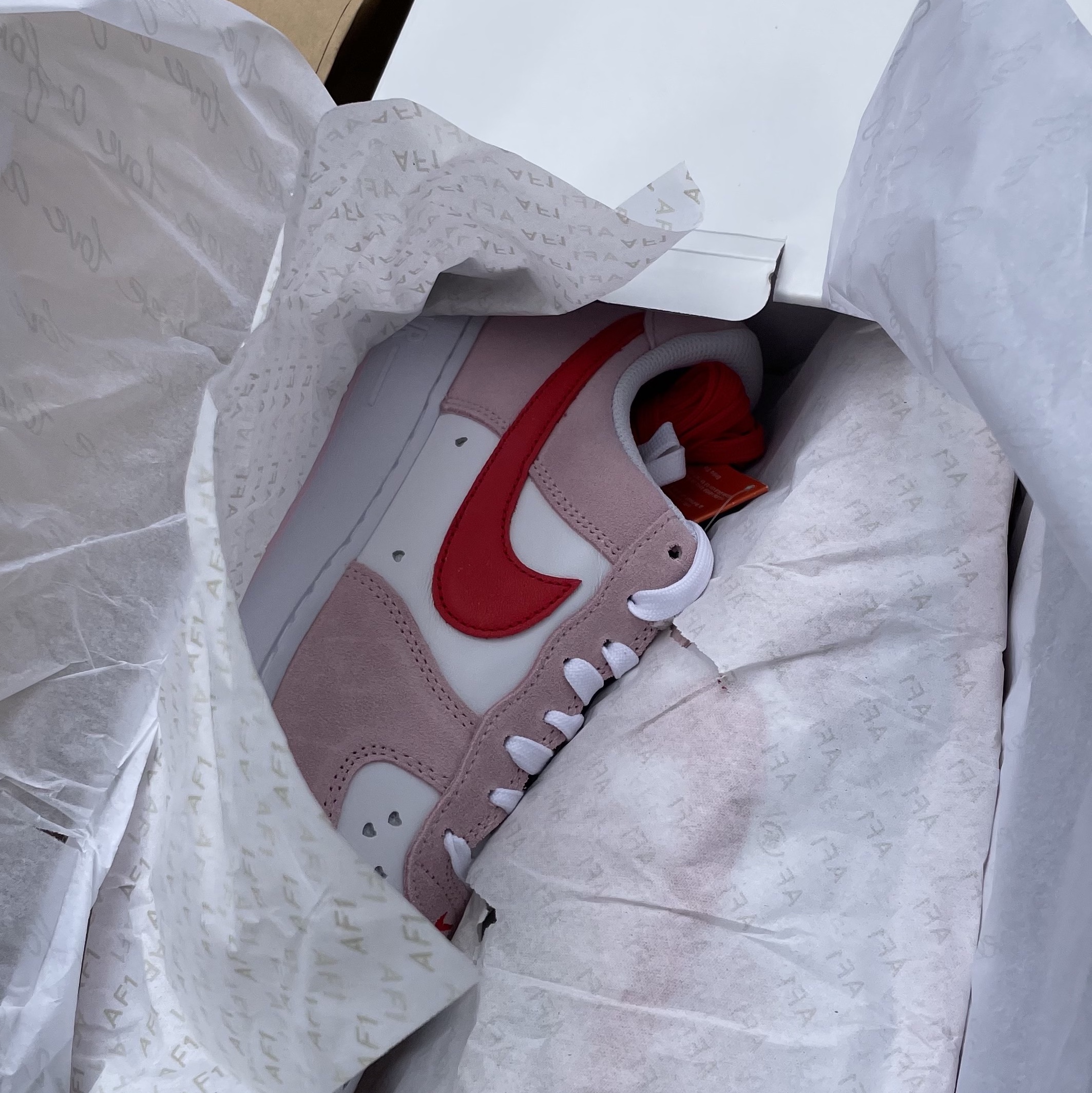 Nike Air Force 1 '07 QS Valentine's Day 착용 스타일 - 4