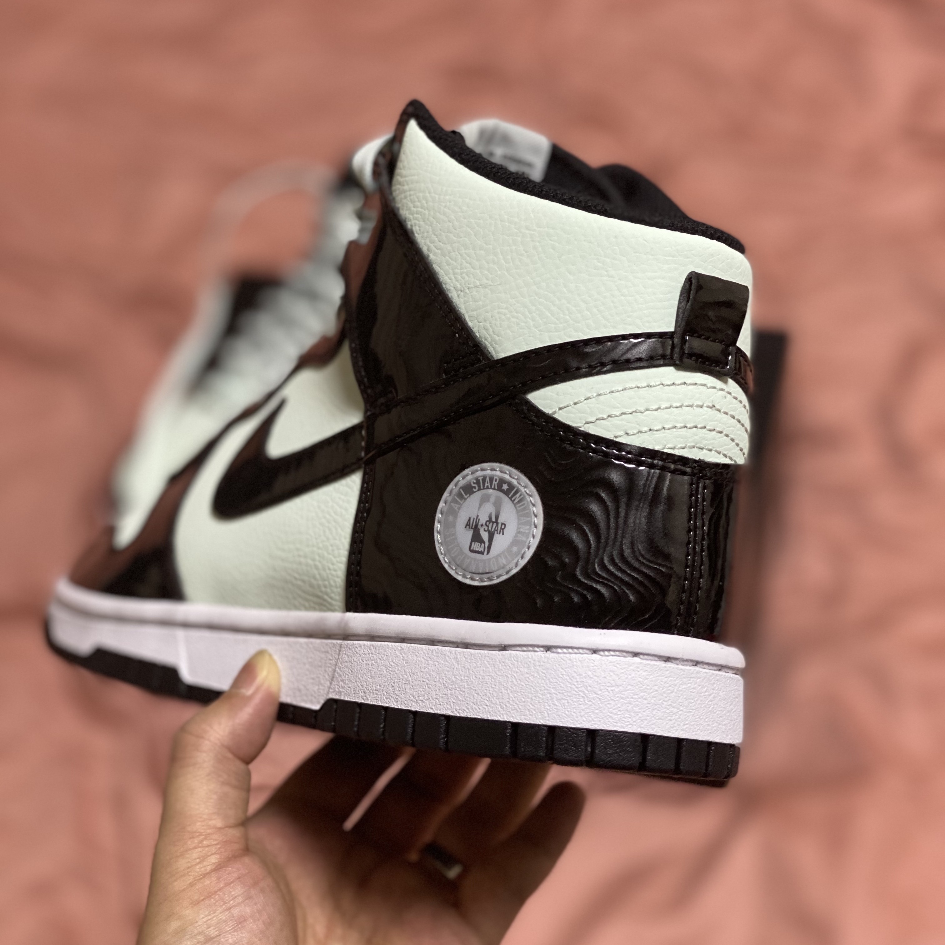 Nike Dunk High Barely Green 착용 스타일 - 3