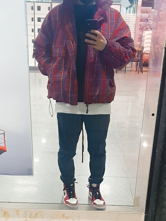 Essentials 3D Silicon Applique Crewneck Dark Slate/Black 2020, Essentials Track Pants Reflective Black - 20FW 착용 스타일 - 1