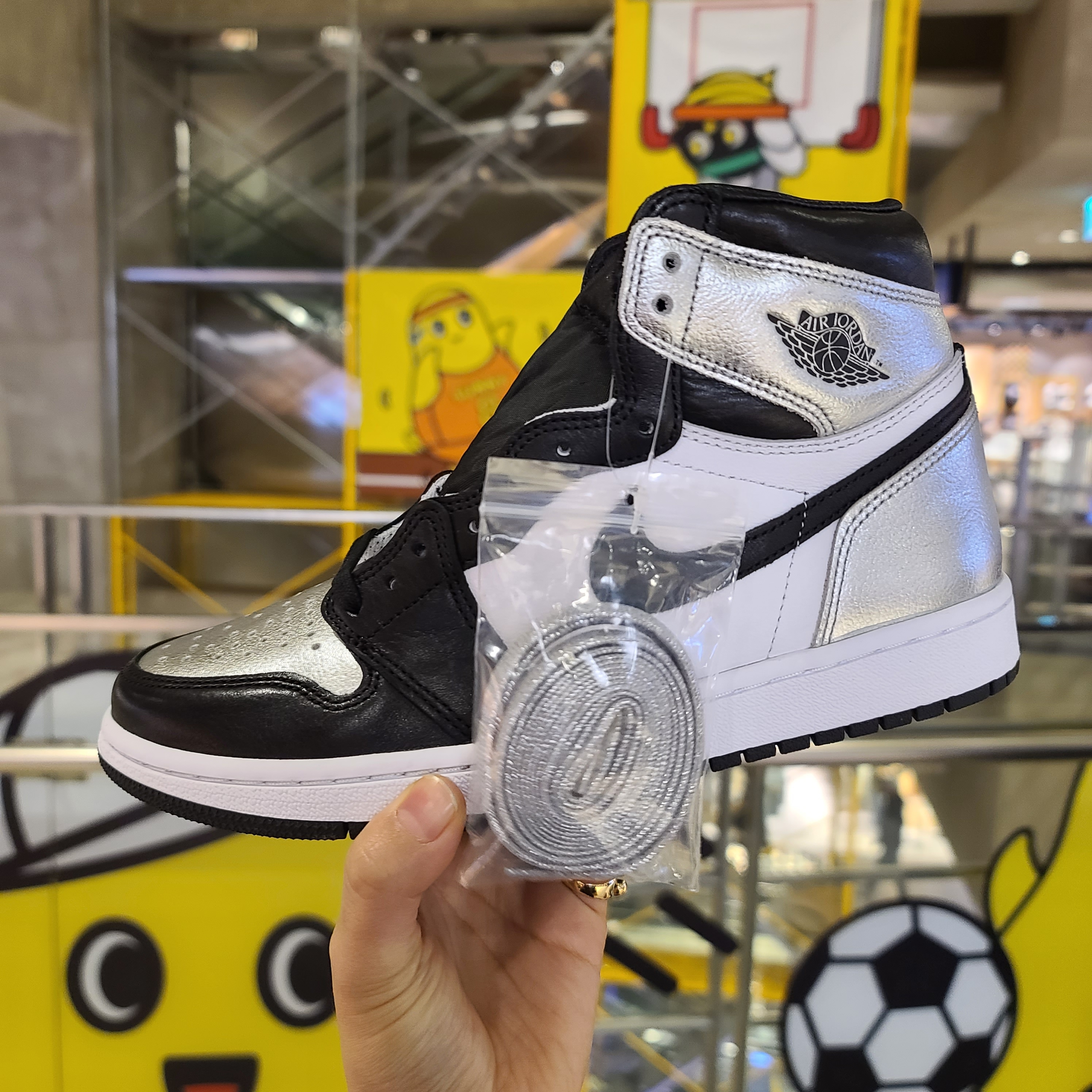 (W) Jordan 1 Retro High OG Silver Toe 착용 스타일 - 2