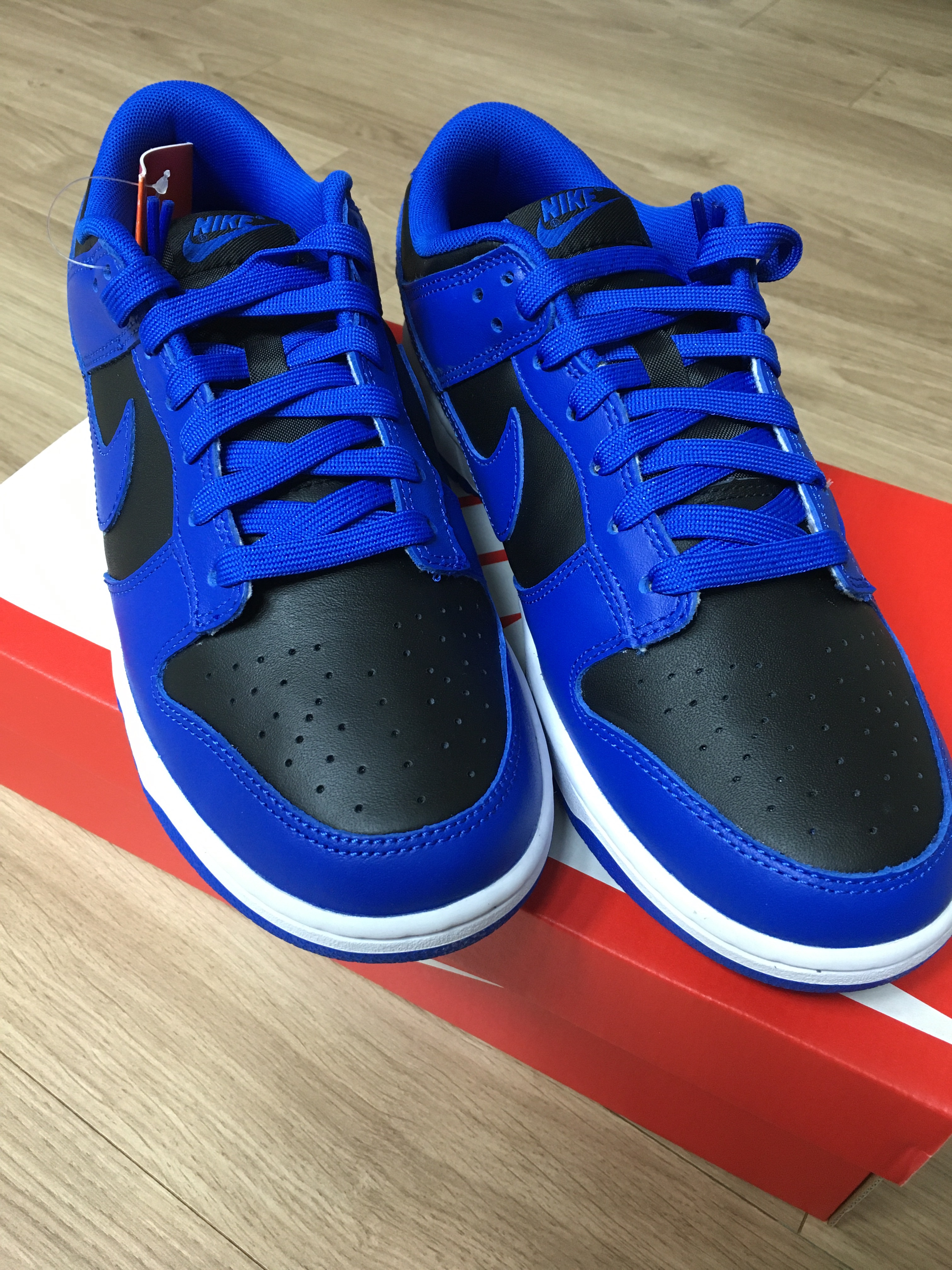 Nike Dunk Low Retro Hyper Cobalt 착용 스타일 - 2