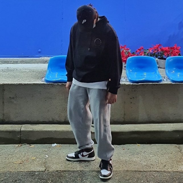 Nike x Stussy NRG BR Fleece Pants Grey, Jordan 1 Retro High OG Gym Red 착용 스타일