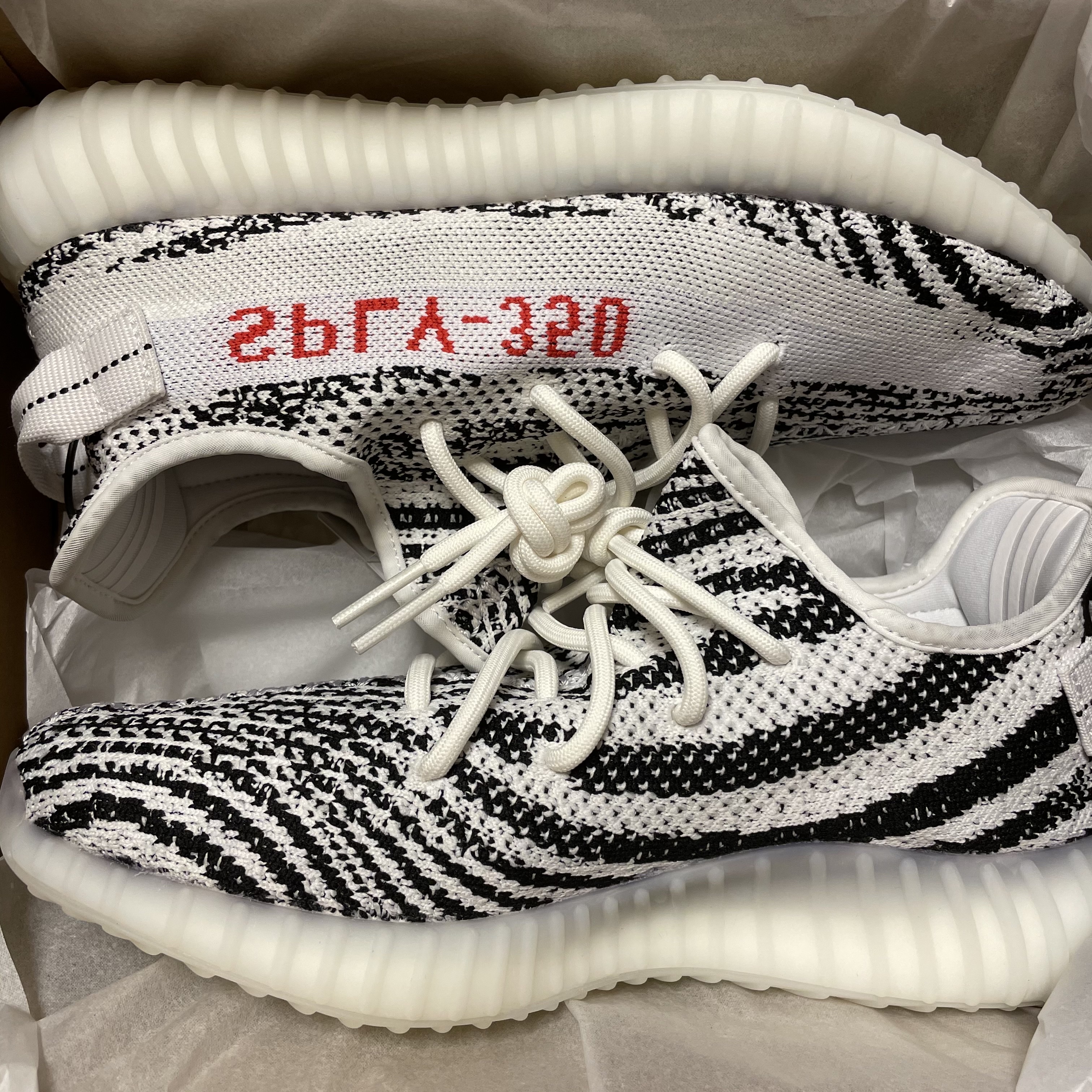 Adidas Yeezy Boost 350 V2 Zebra 2017/2019/2020 착용 스타일 - 2